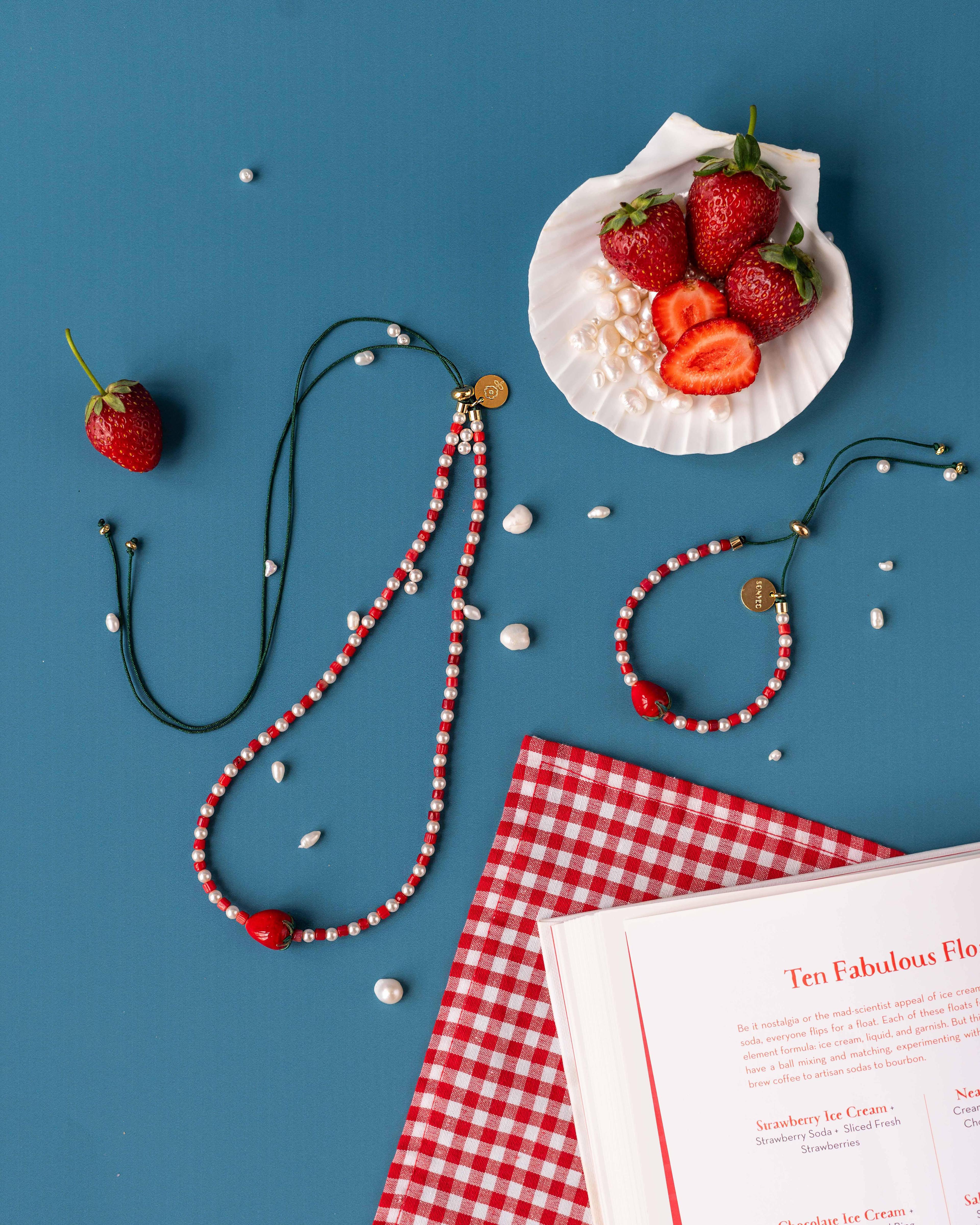 SINGLE STRAWBERRY STRIPED NECKLACE