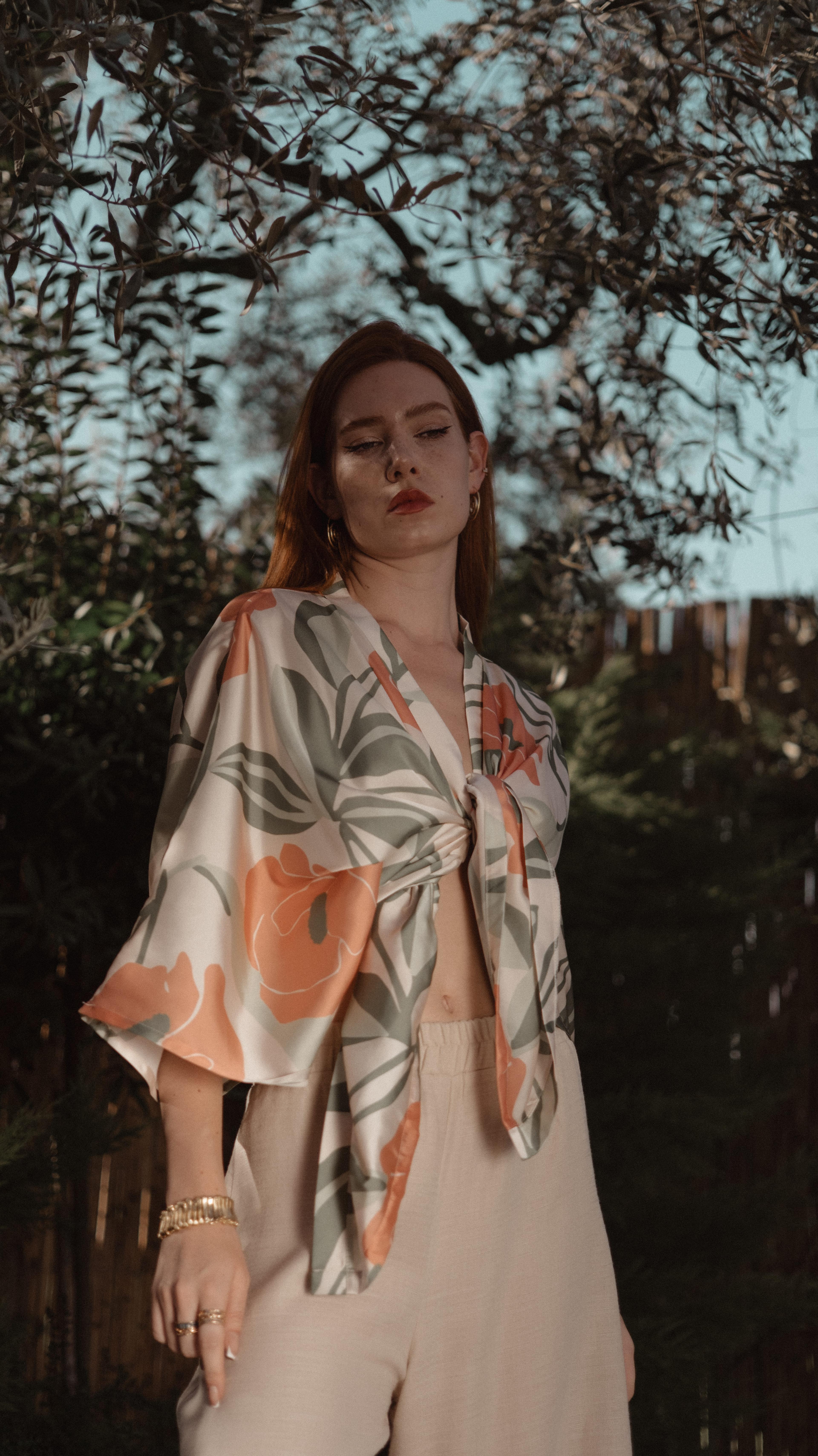 Çiçek Desenli Saten Oversize Kimono - Yeşil Turuncu