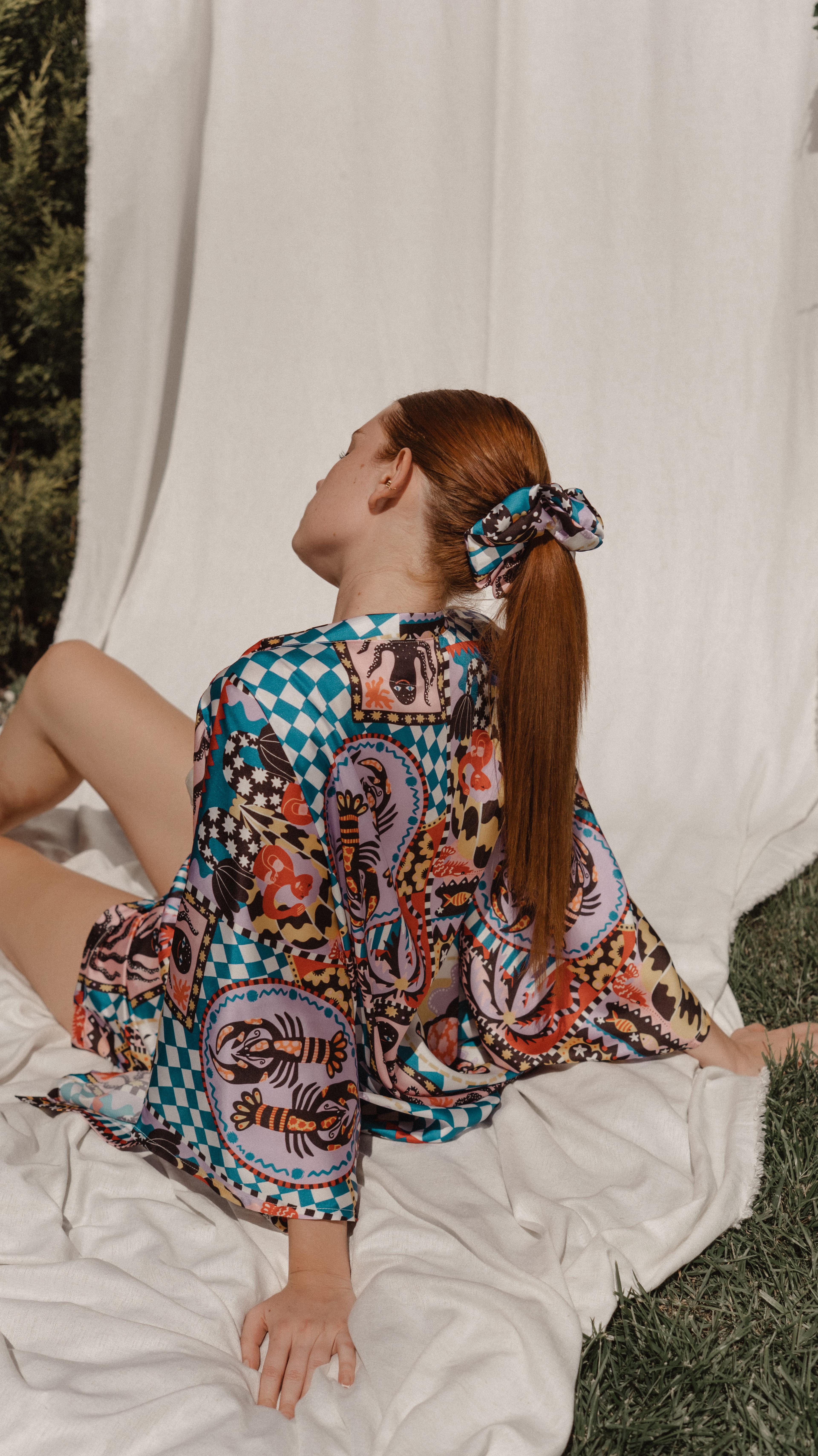 Çok Renkli Saten Oversize Kimono