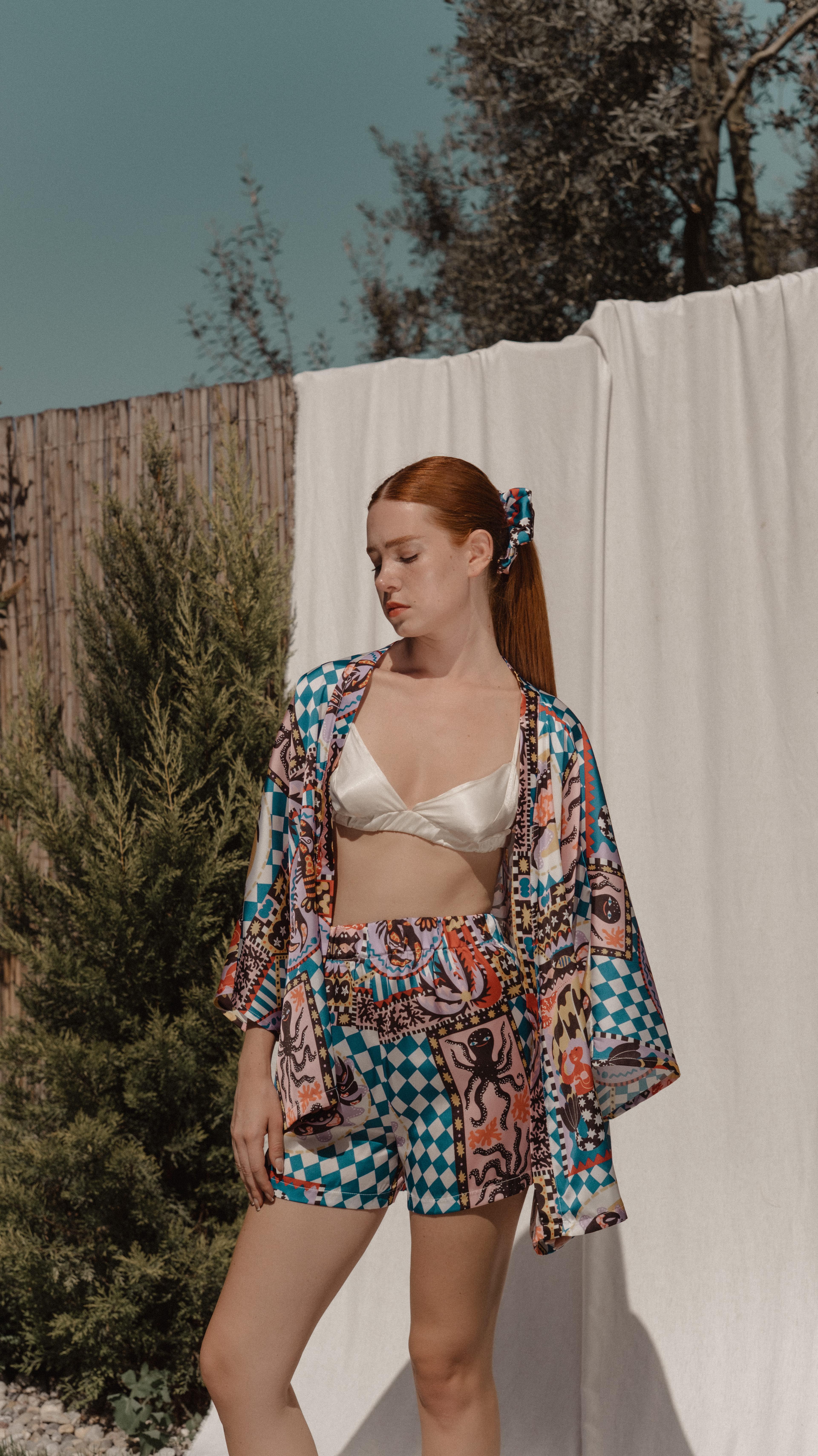 Çok Renkli Saten Oversize Kimono