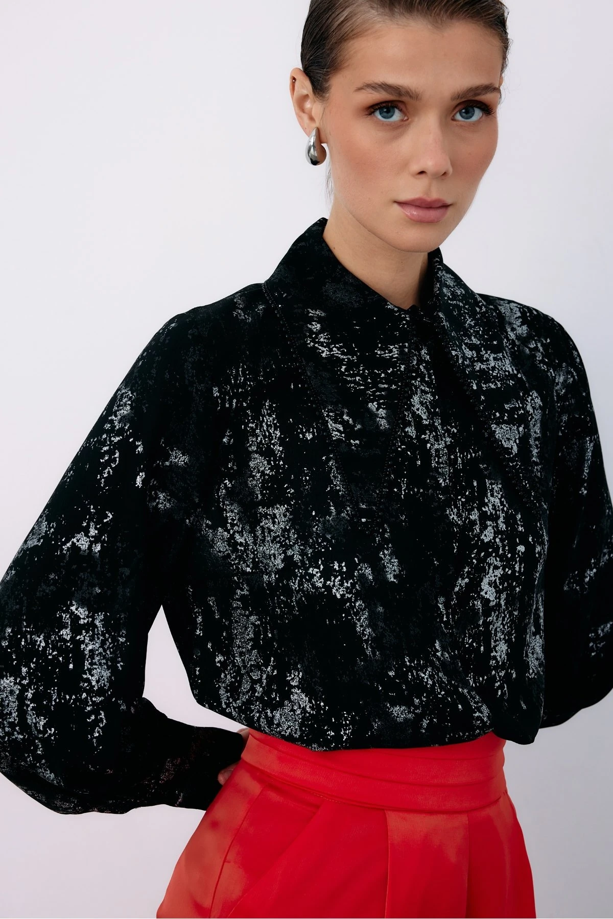 Geniş İnci Yakalı Gömlek - Siyah-Gümüş