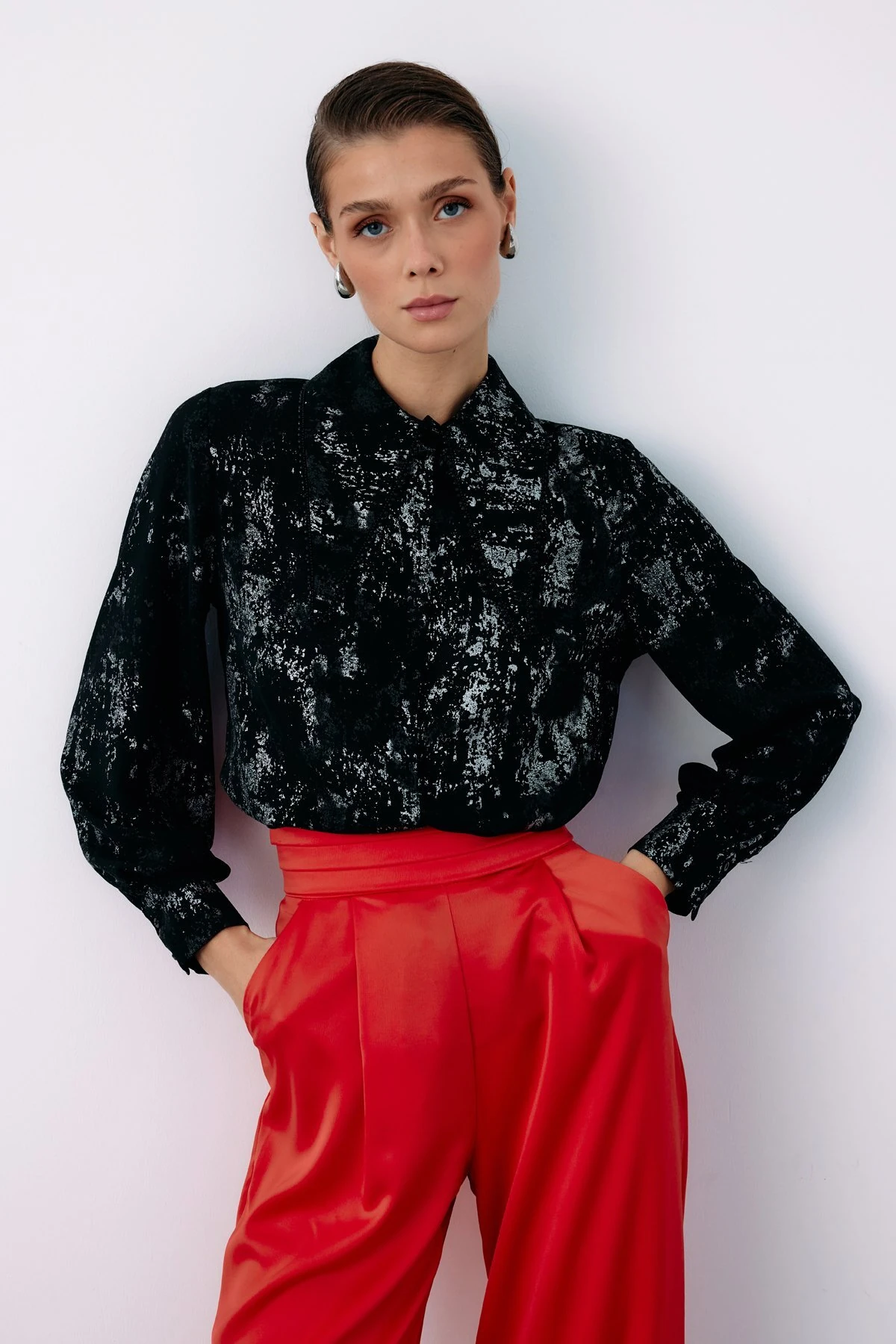 Geniş İnci Yakalı Gömlek - Siyah-Gümüş