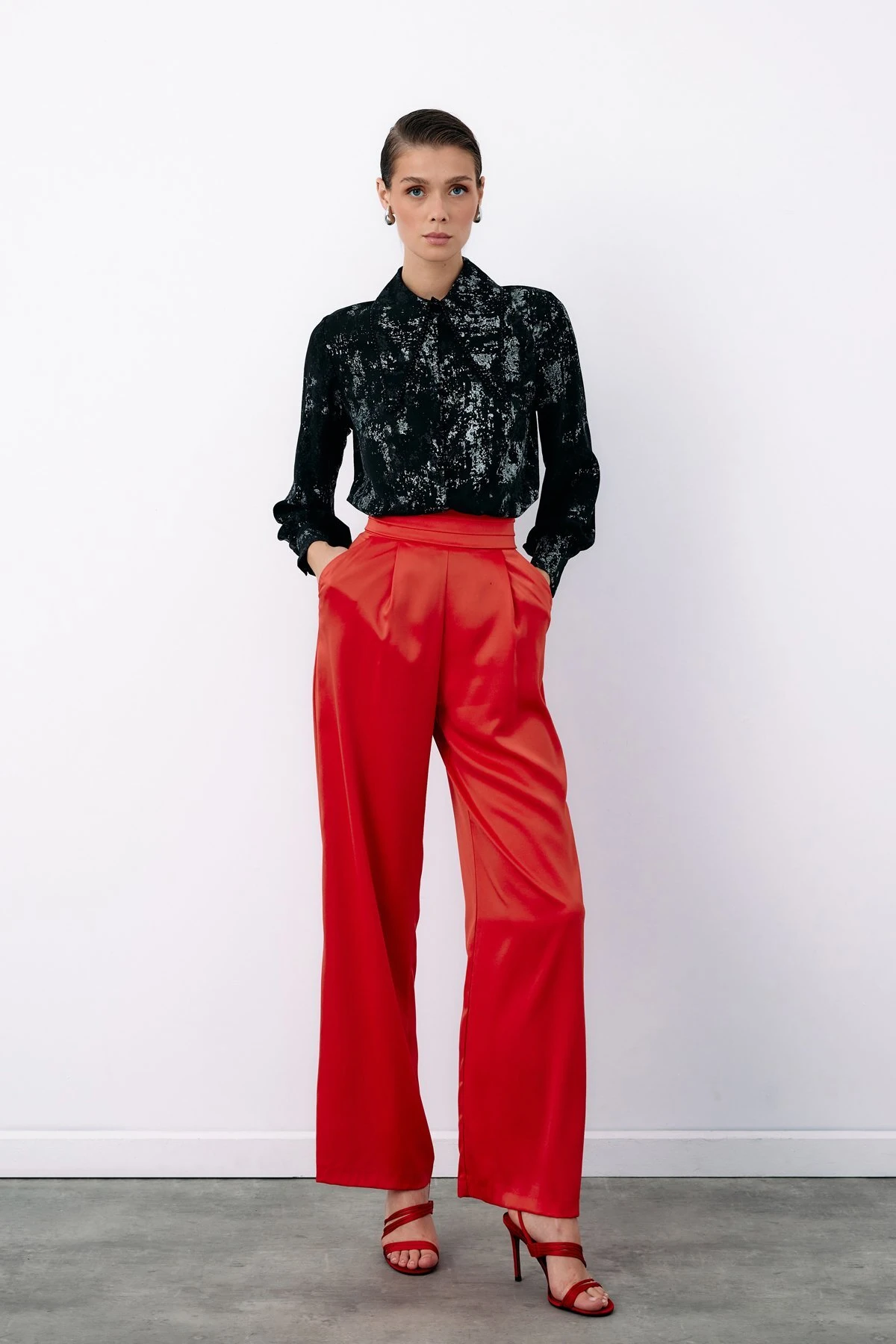 Geniş İnci Yakalı Gömlek - Siyah-Gümüş