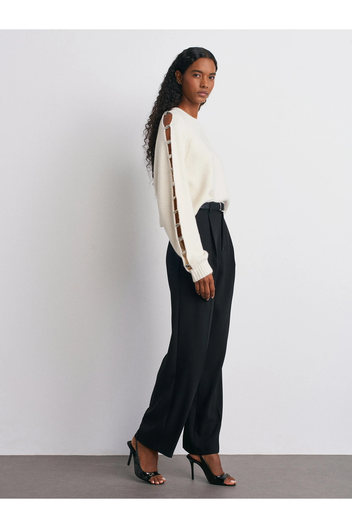 10810 Yün Karışımlı Aksesuar Detaylı Triko Kazak-Ekru