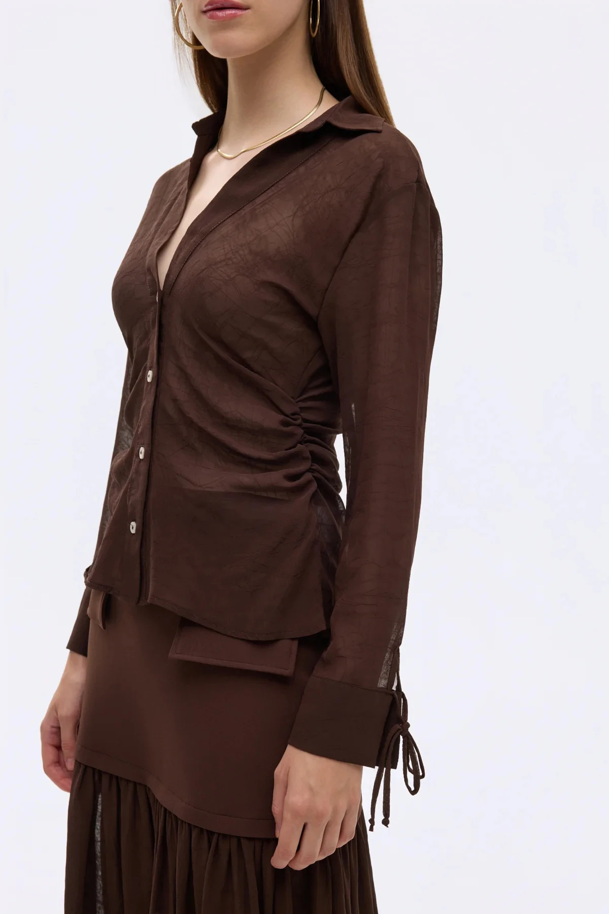Büzgülü Bağcık Detaylı Transparan Gömlek Kahverengi