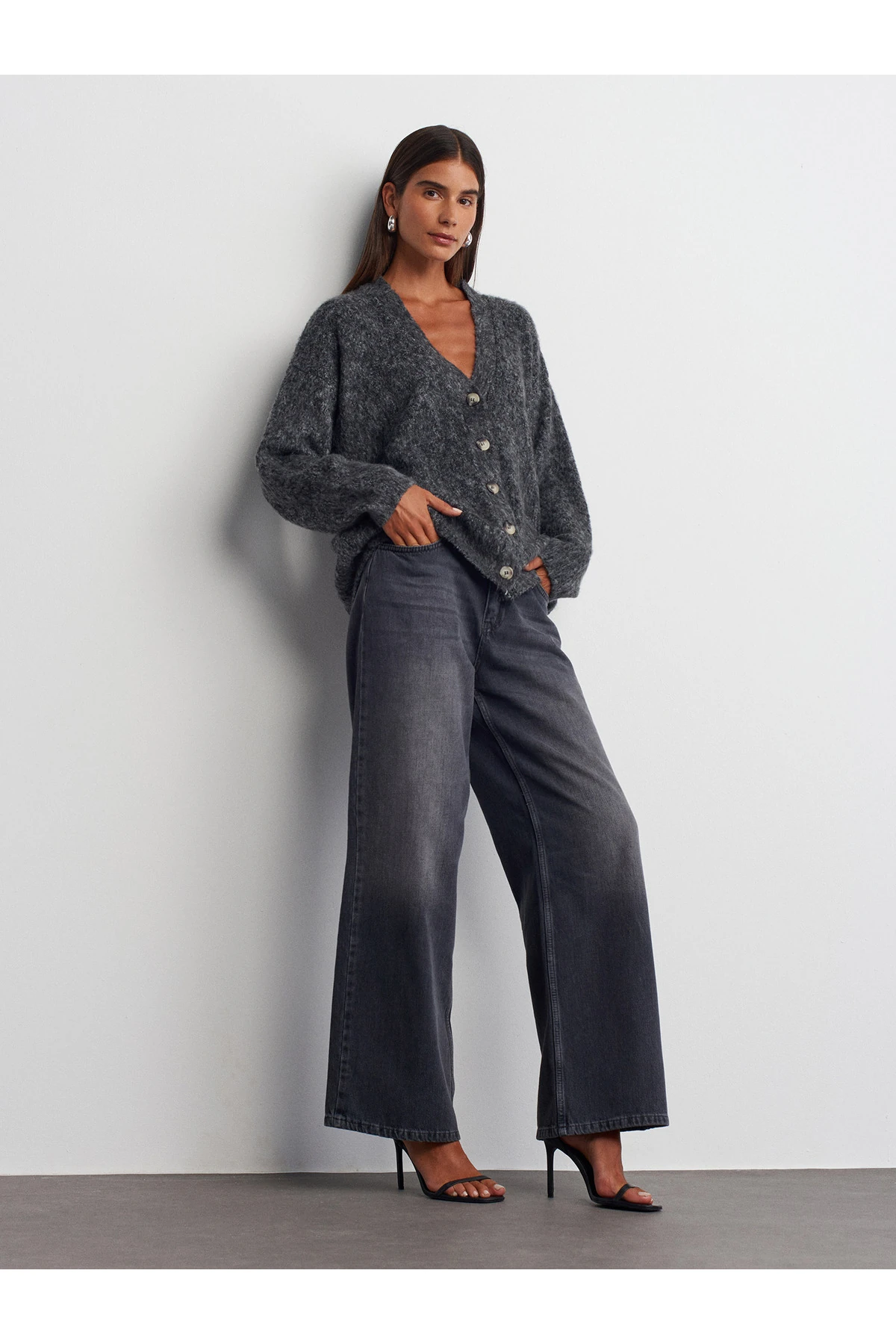 60264 V Yaka Şardonlu Düğmeli Triko Hırka-Antrasit