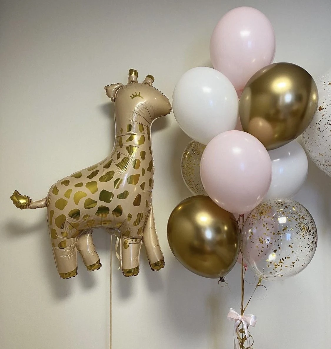 Benekli Zürafa Pembe Konsept