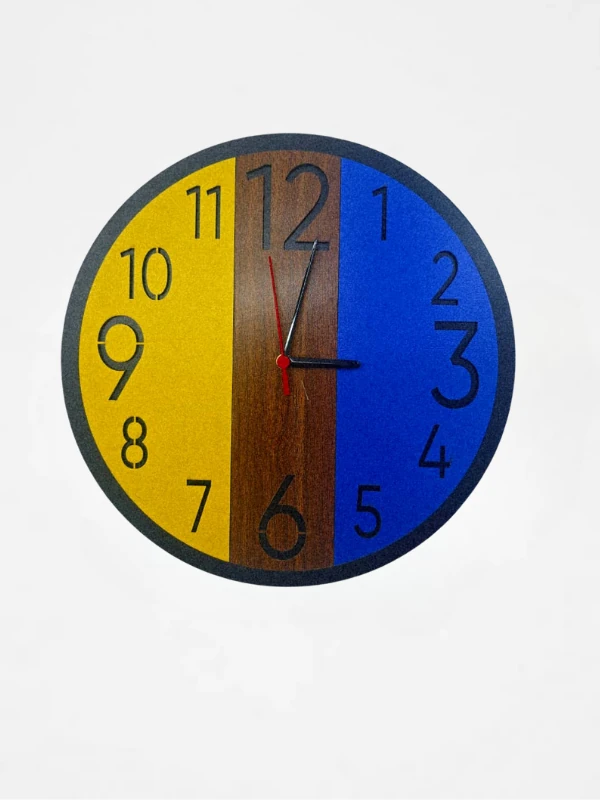 35 cm çapında, 3 renkli, 2 katmanlı saat.