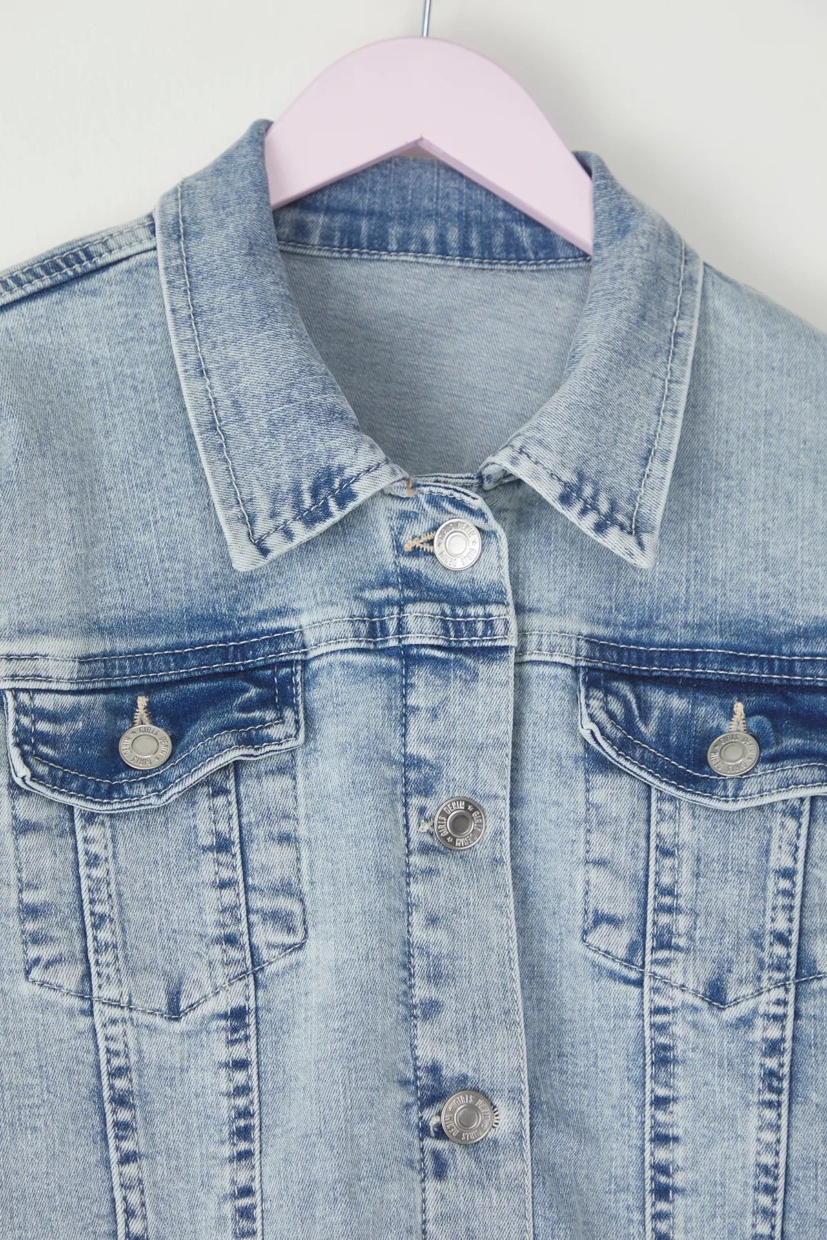 Açık Mavi Kız Çocuk Pamuklu Esnek Omuzları Fırfırlı Denim Ceket 