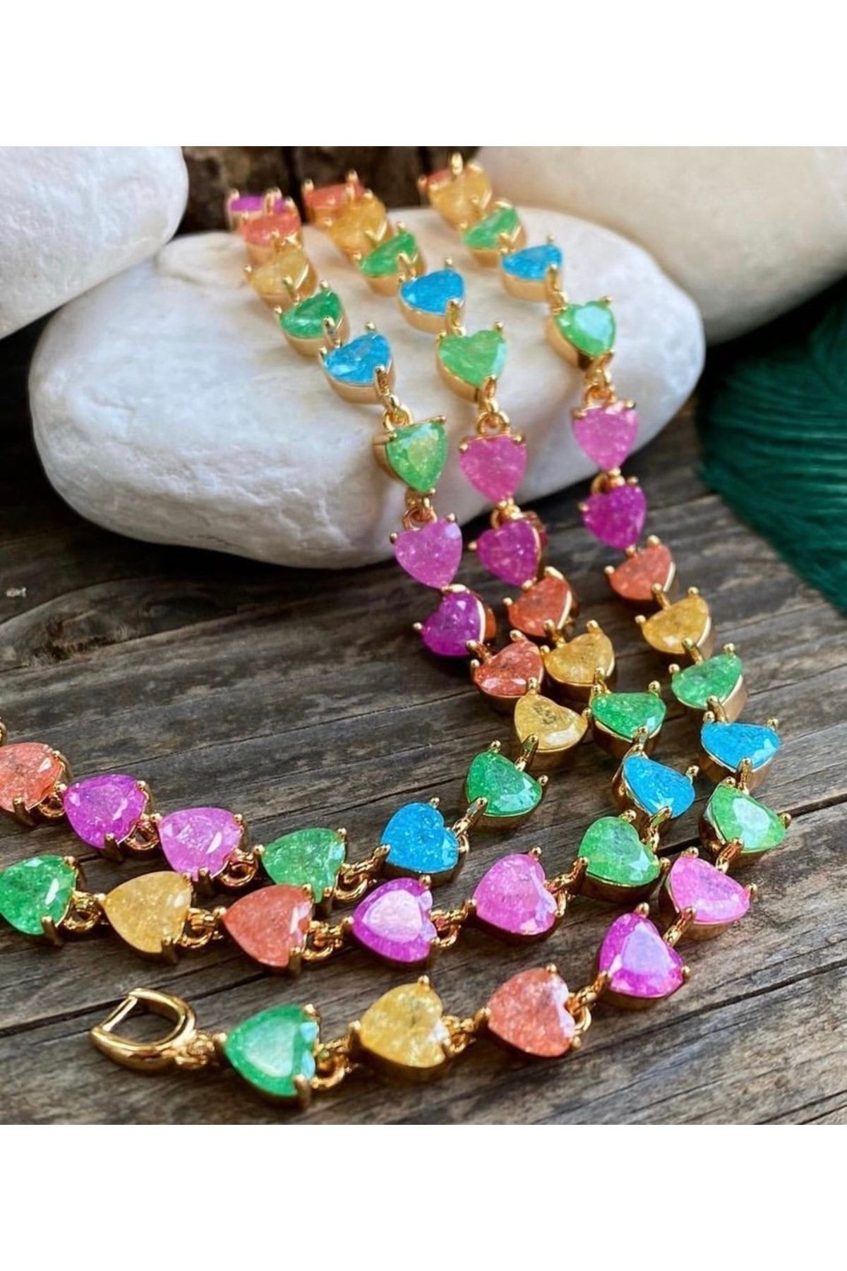 BYM175 Çelik Kalpli Renkli Baget Taşlı Gold ve Gümüş Kadın Şık ve Romantik Bileklik M00602459268