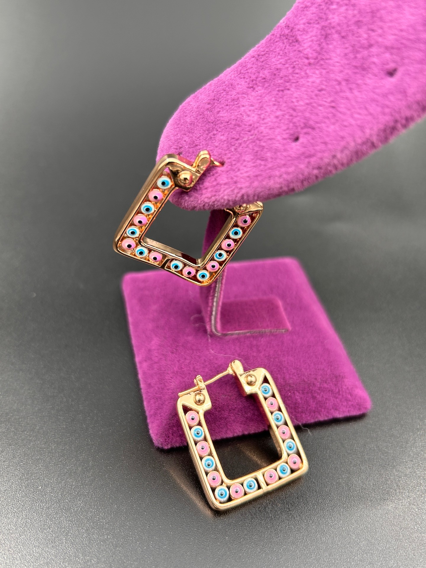 BYM083 Çelik Suya Dayanaklı Kare 3Cm Renkli Nazar Boncuklu Rose Gold Kadın Çelik Küpe