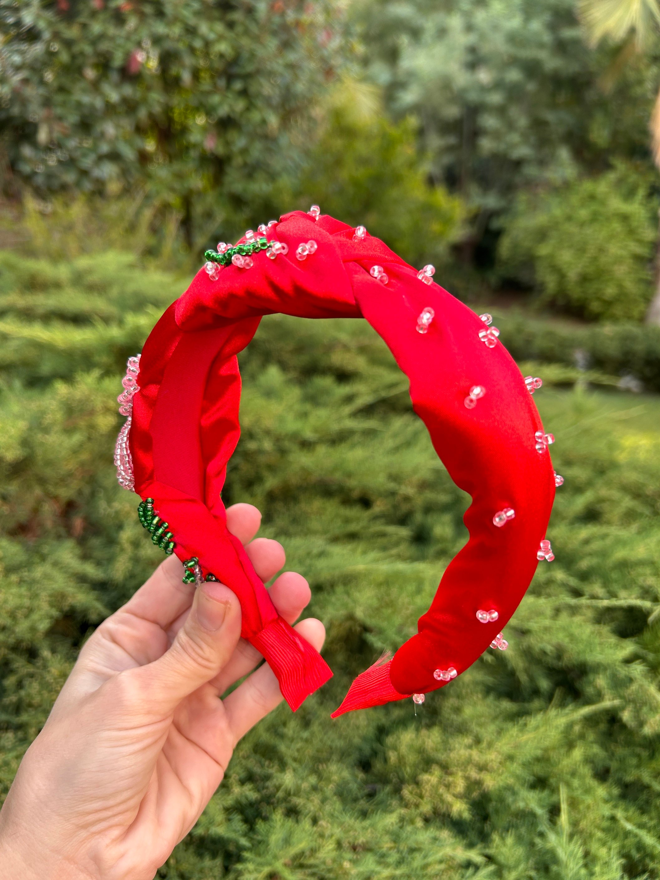 BYM462 Kırmızı Saten Üzeri El İşlemeli Hibiskus Çiçek Boncuk Motifli Kadın Nişan ve Kına Saç Tacı