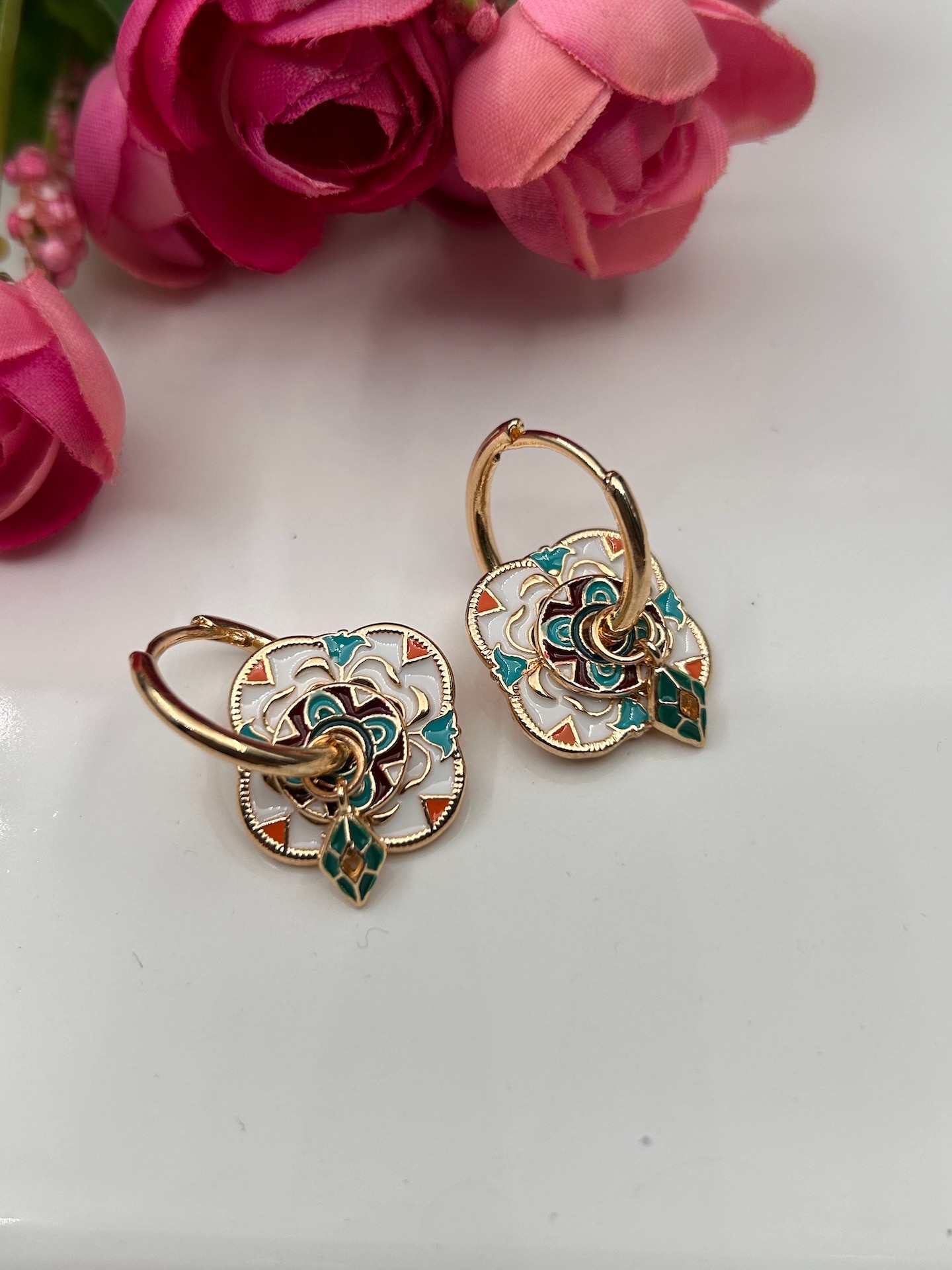 Kadın Etnik Charm Beyaz Desenli Çelik Kaplama Sallantılı Küpe