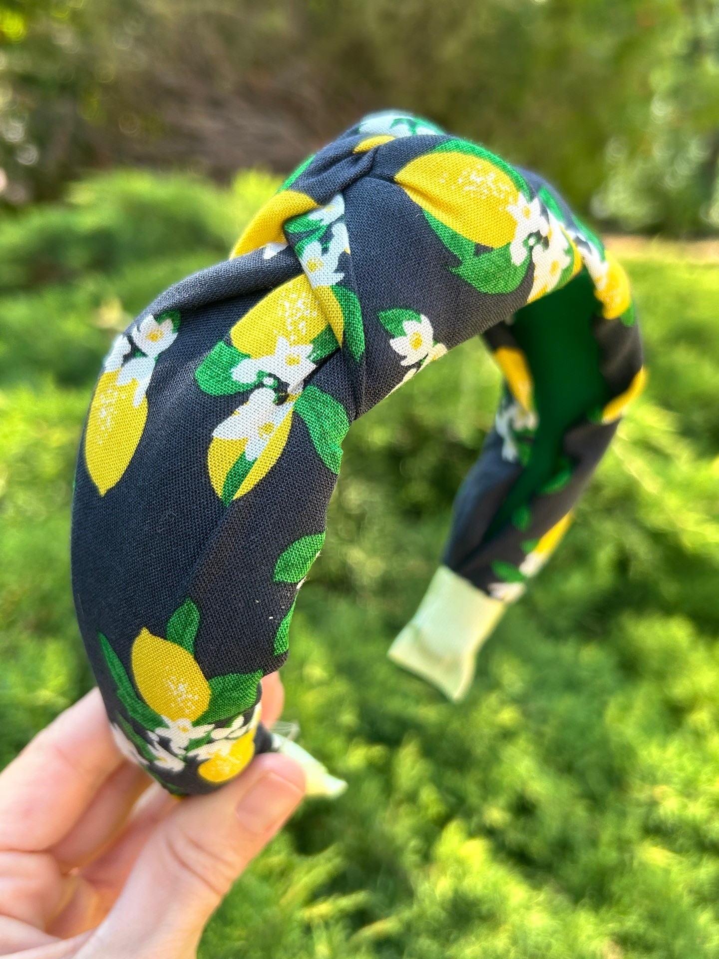 Kadın Kumaş Düğümlü Siyah Sarı Limon Desenli Yazlık Taç