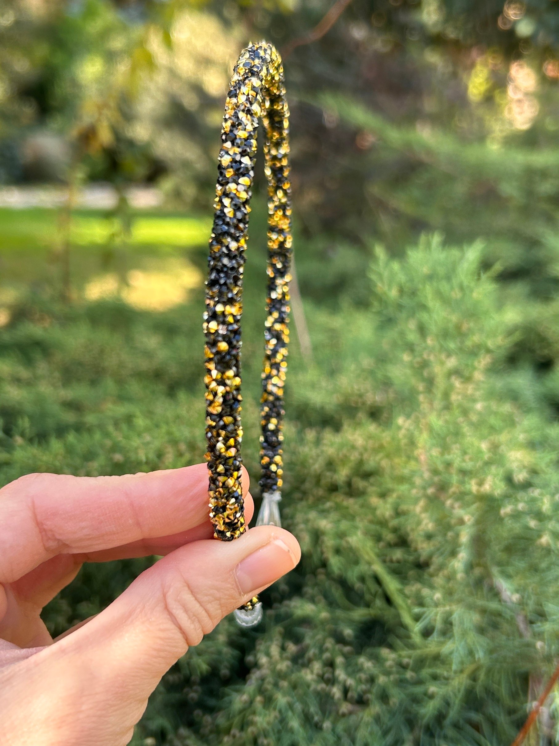 Gold Siyah Parlak Vintage İnce Kadın Saç Tacı – Yılbaşı Özel Tasarım Aksesuar