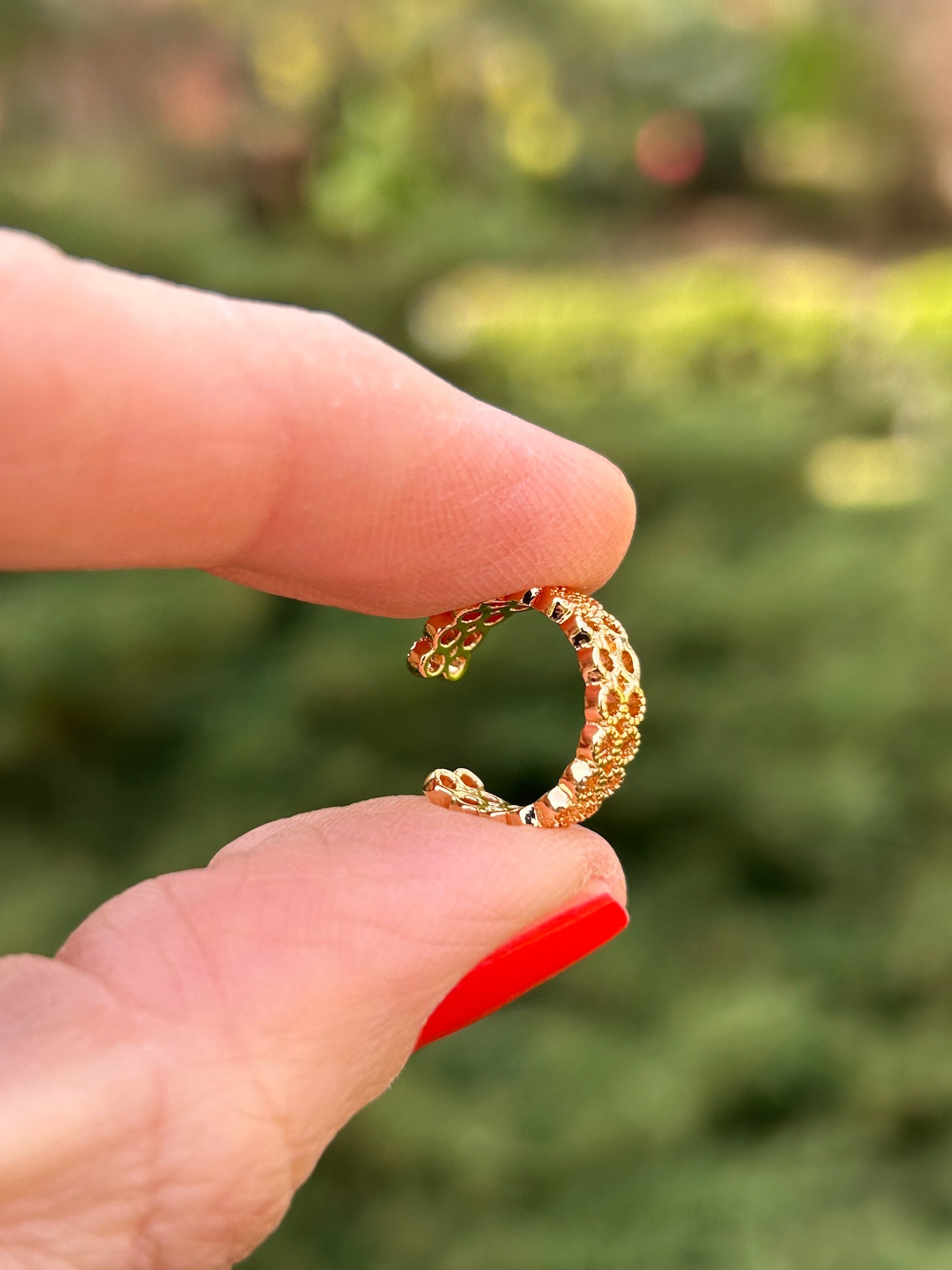 BYM414 Gold Renk Sıkıştırmalı Hasır Model Kararmaz Çelik Kıkırdak Küpe