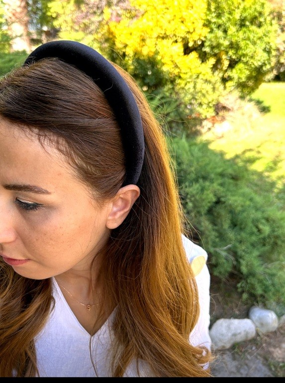 BYM330 Siyah Renk İnce Model Kadife Kumaştan Elde Yapılmış Kadın Saç Aksesuarı Taç | Şık ve Minimal Stil Tamamlayıcısı | Günlük ve Özel Kullanıma Uygun ByMerve Tasarımı