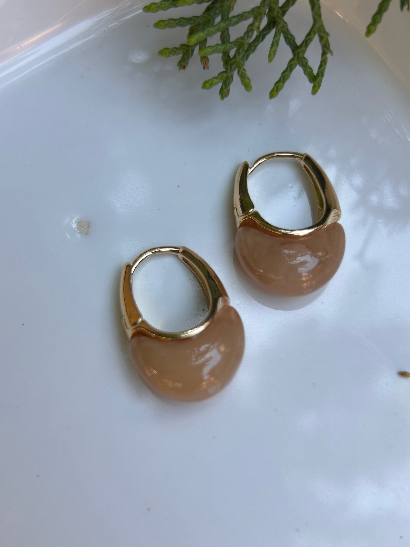 BYM605 Reçine Sepet Model Sütlü Kahve Kadın (3cm) Aksesuar Küpe