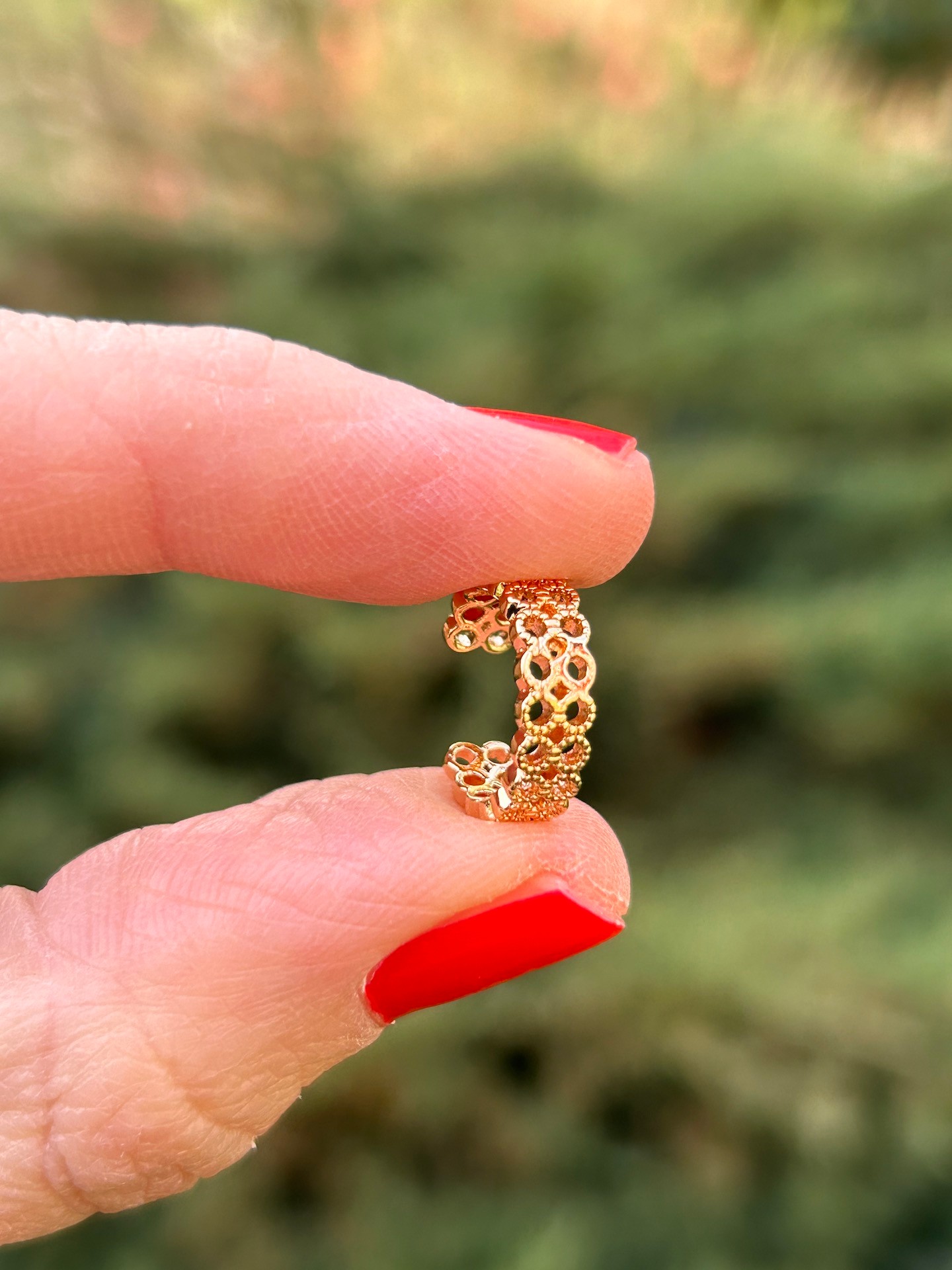 BYM414 Gold Renk Sıkıştırmalı Hasır Model Kararmaz Çelik Kıkırdak Küpe