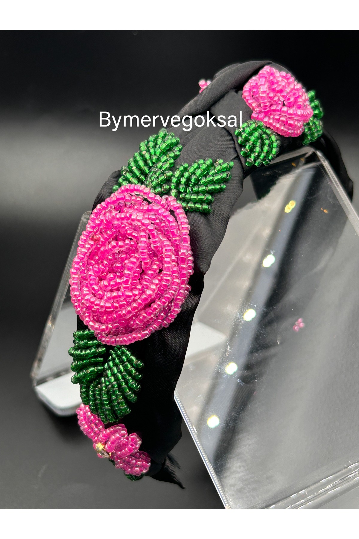 BYM048 Siyah Saten Kumaş Üzeri El İşlemeli Koyu Pembe Boncuklu Gül Desenli Abiye Kına Nişan Kadın Saç Tacı