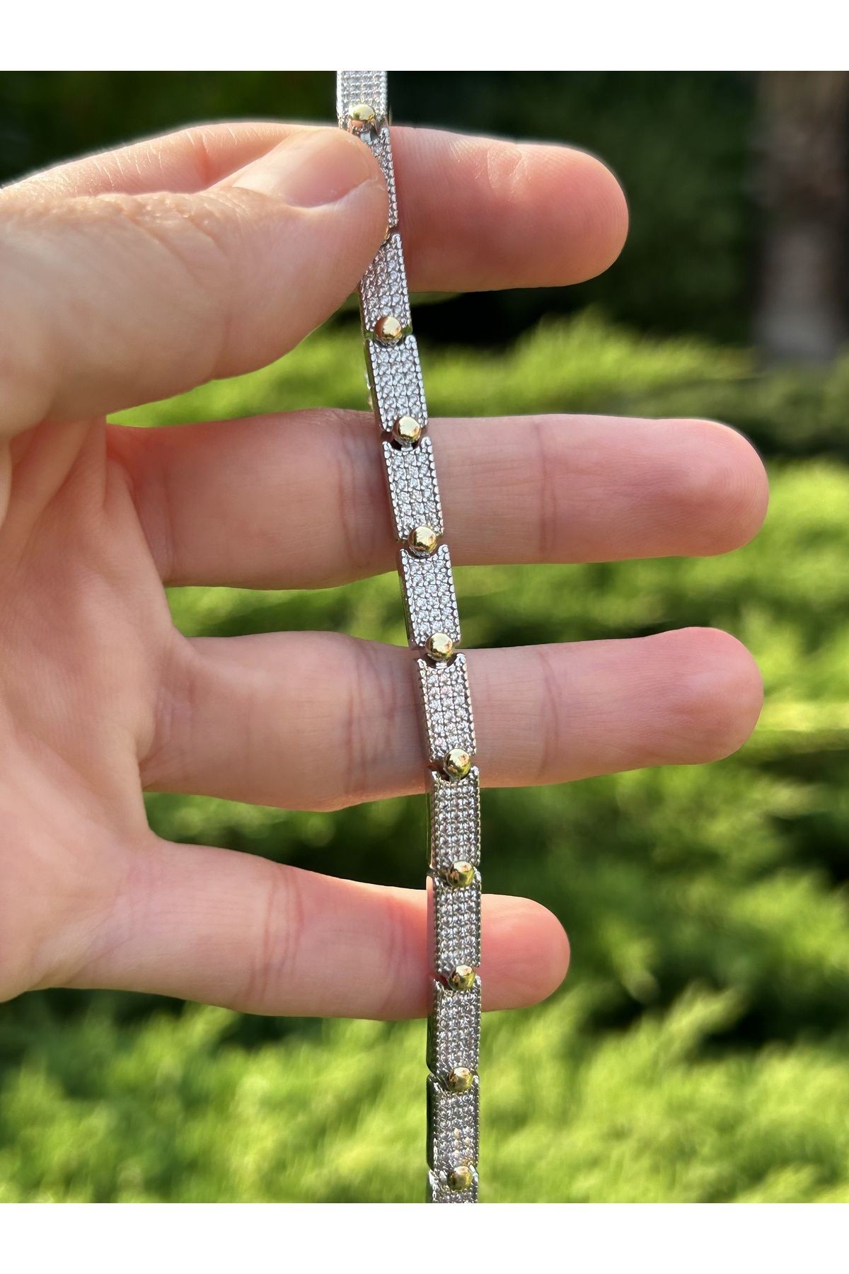 Zarafetin Simgesi A Kalite Çelik Gold ve Gümüş Renkli Taş İşlemeli Modern Künye Bileklik