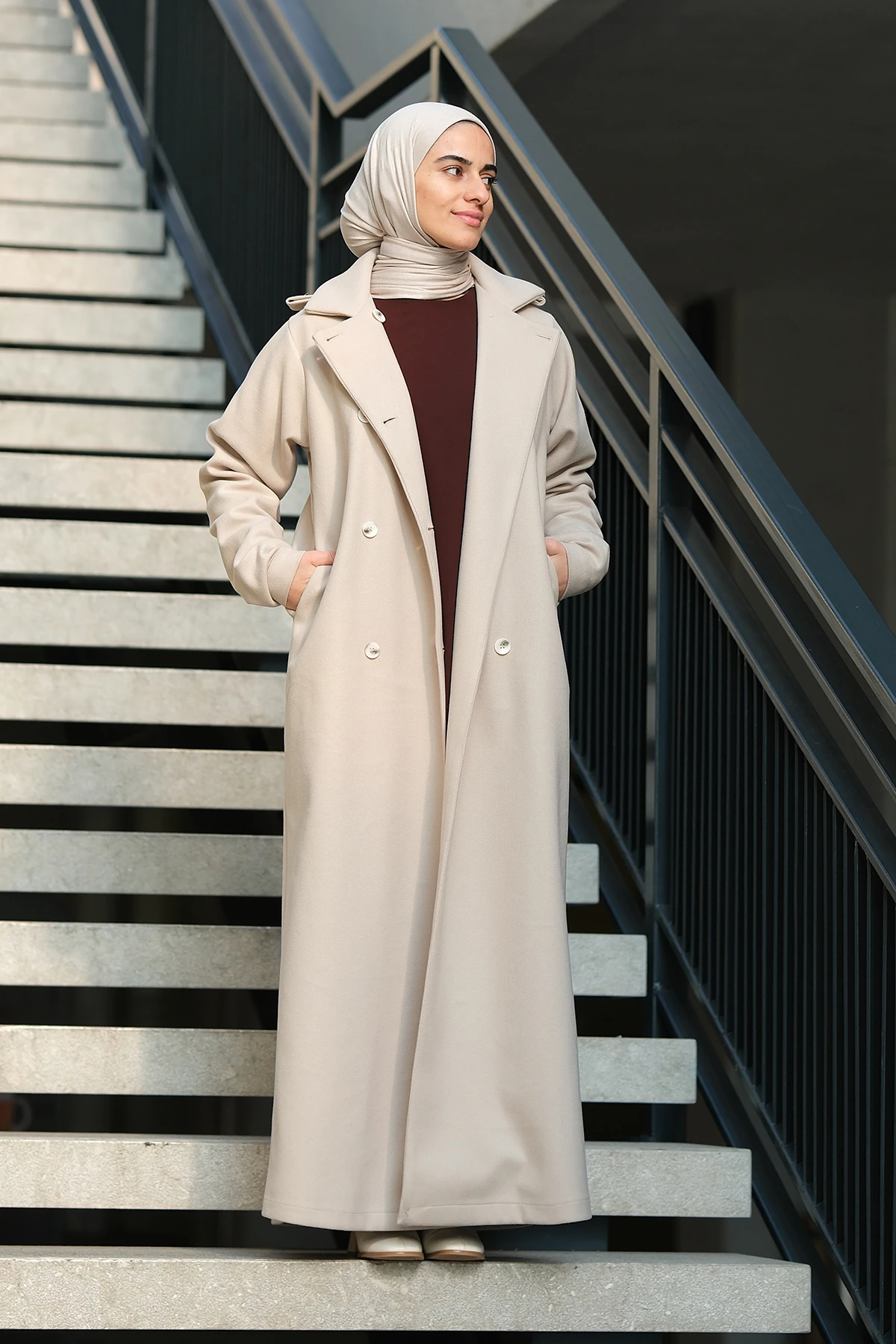 Kruvaze Kaşe Tam Boy Tesettür Kaban - Taş