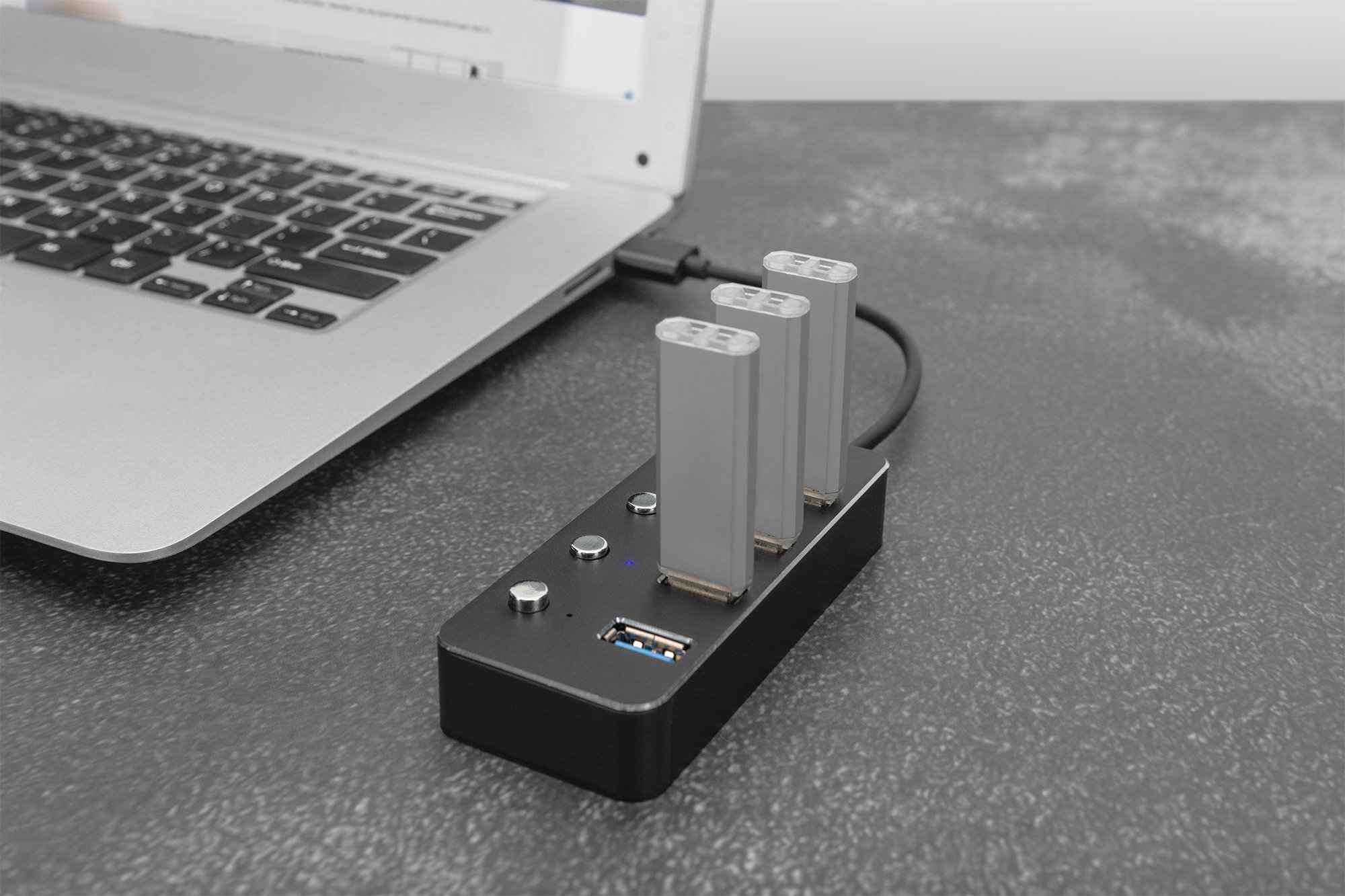 DIGITUS USB 3.0 Hub, 4 port, açılıp kapatılabilir, alüminyum gövde