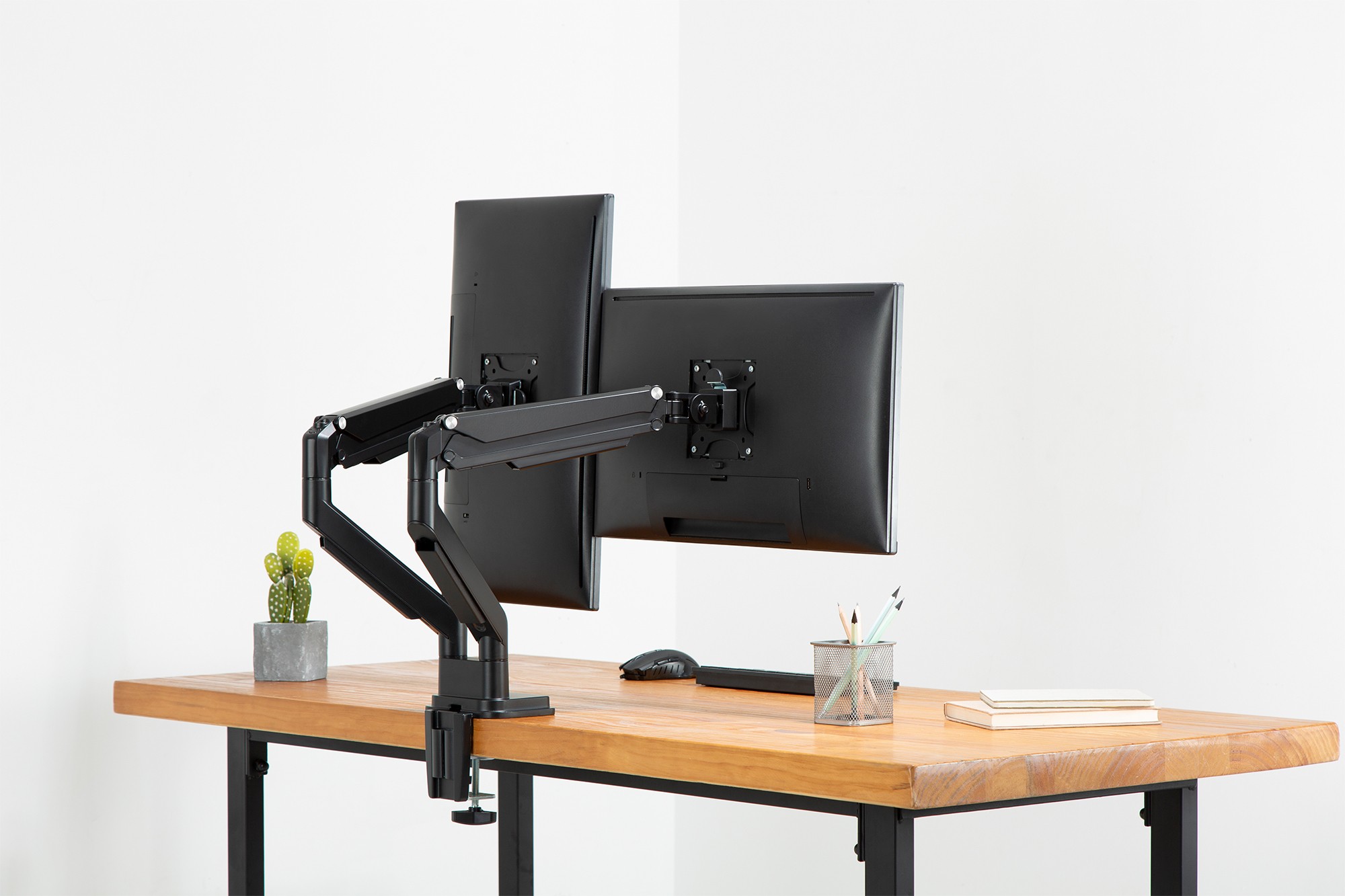 Gaz basınçlı yaya sahip sıkıştırmalı ikili monitör tutucu 17-32", 2 x 9 kg (maks.), siyah