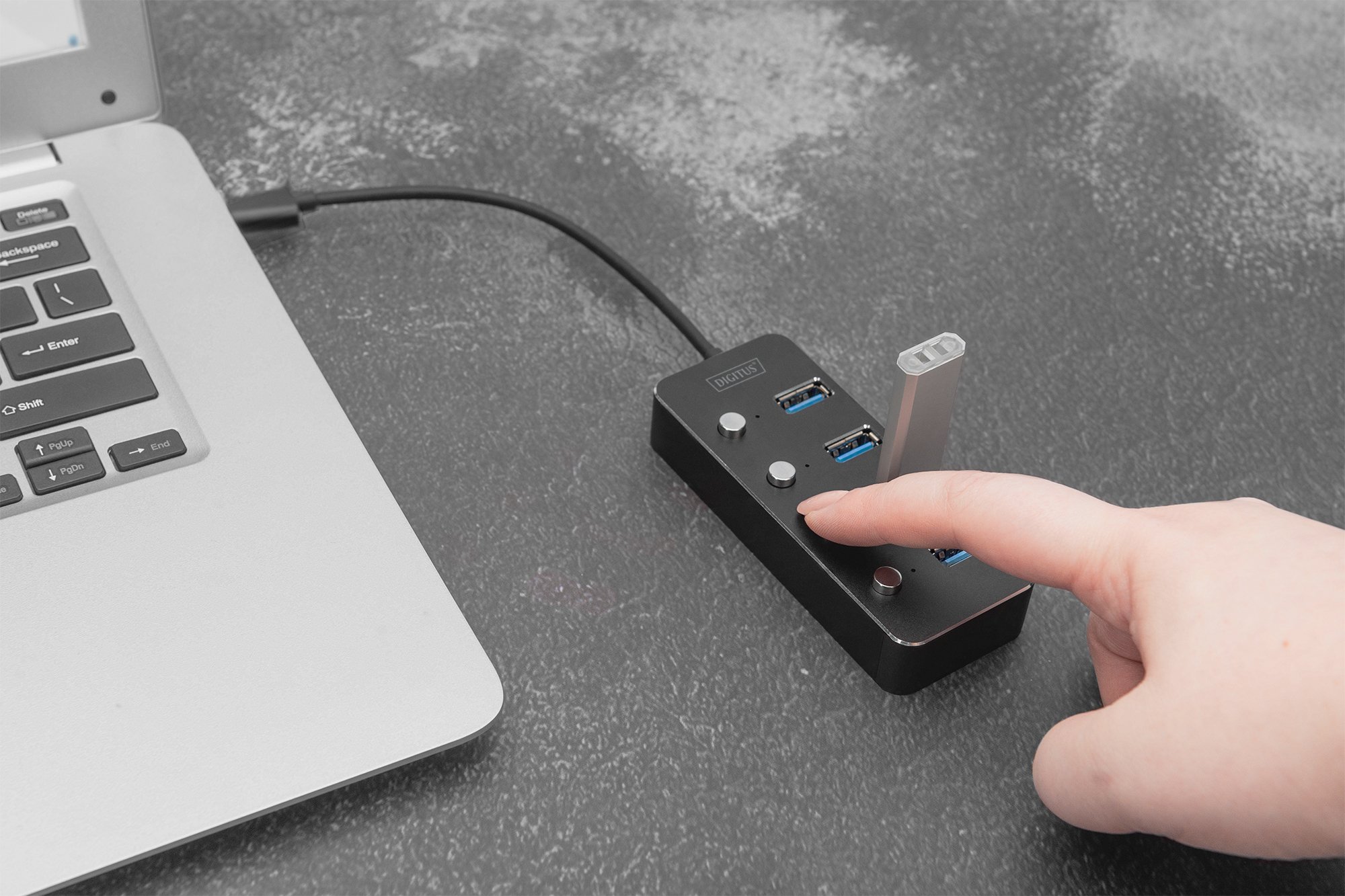 DIGITUS USB 3.0 Hub, 4 port, açılıp kapatılabilir, alüminyum gövde