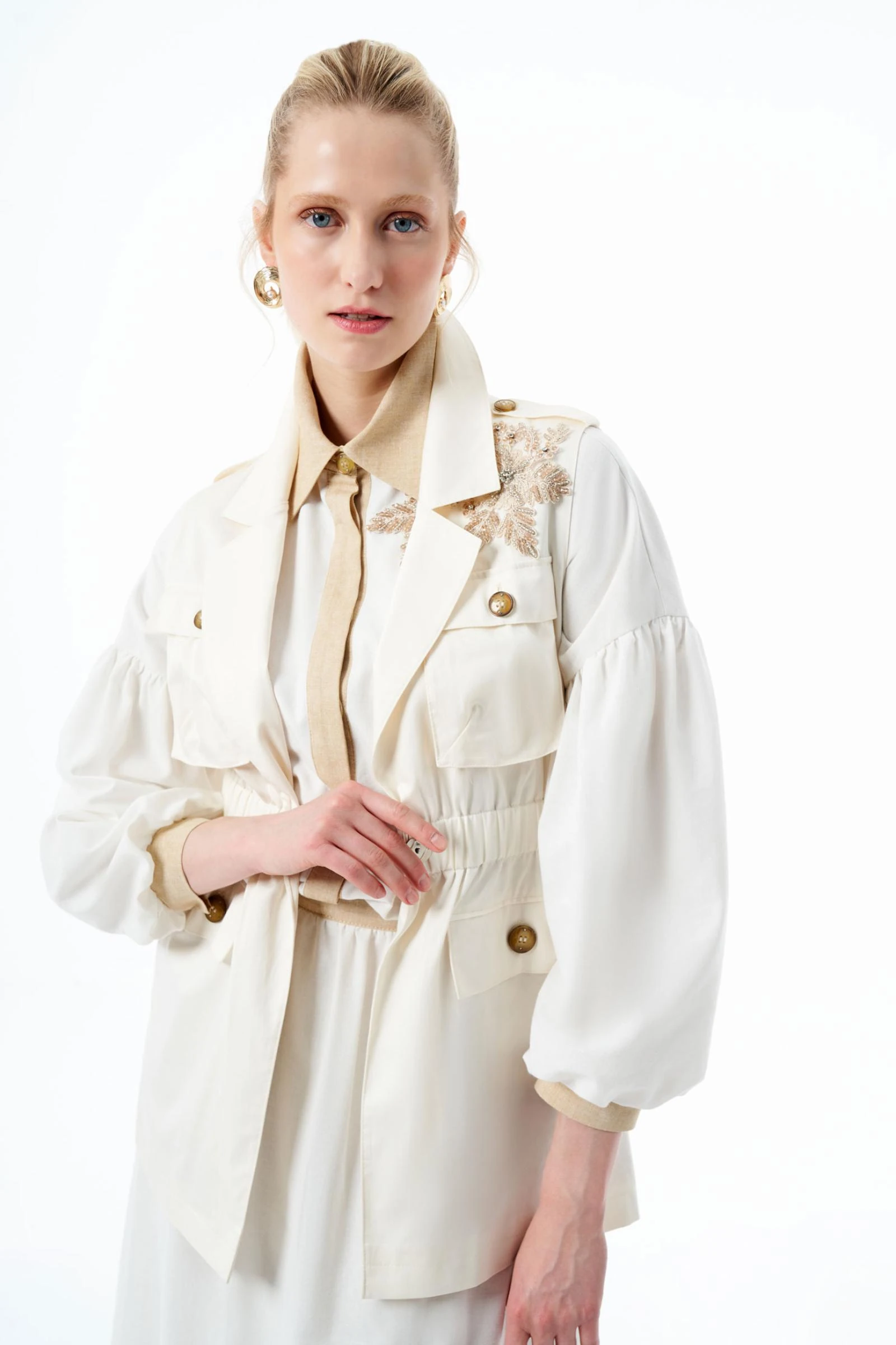 Boncuk İşlemeli Ekru Kadın Yelek