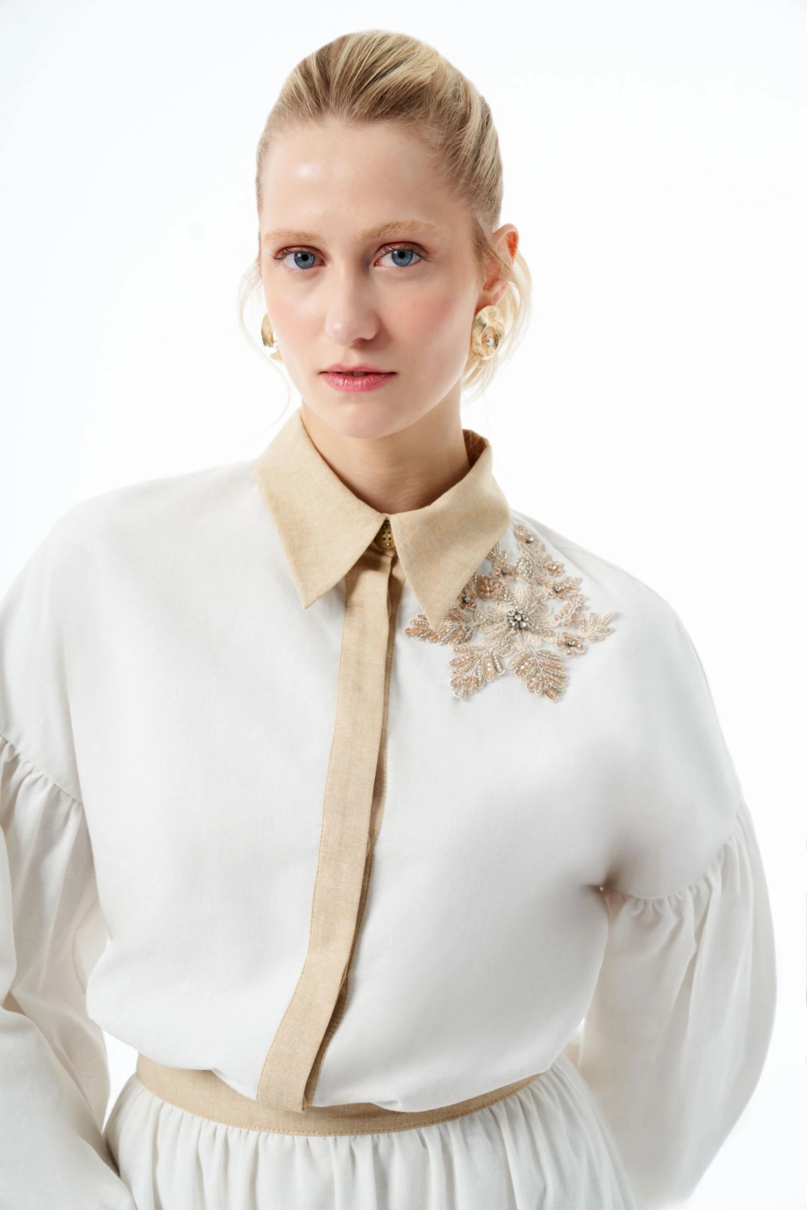 Nakışlı Kadın Ekru Gömlek (SERİ 1.1.2.2)