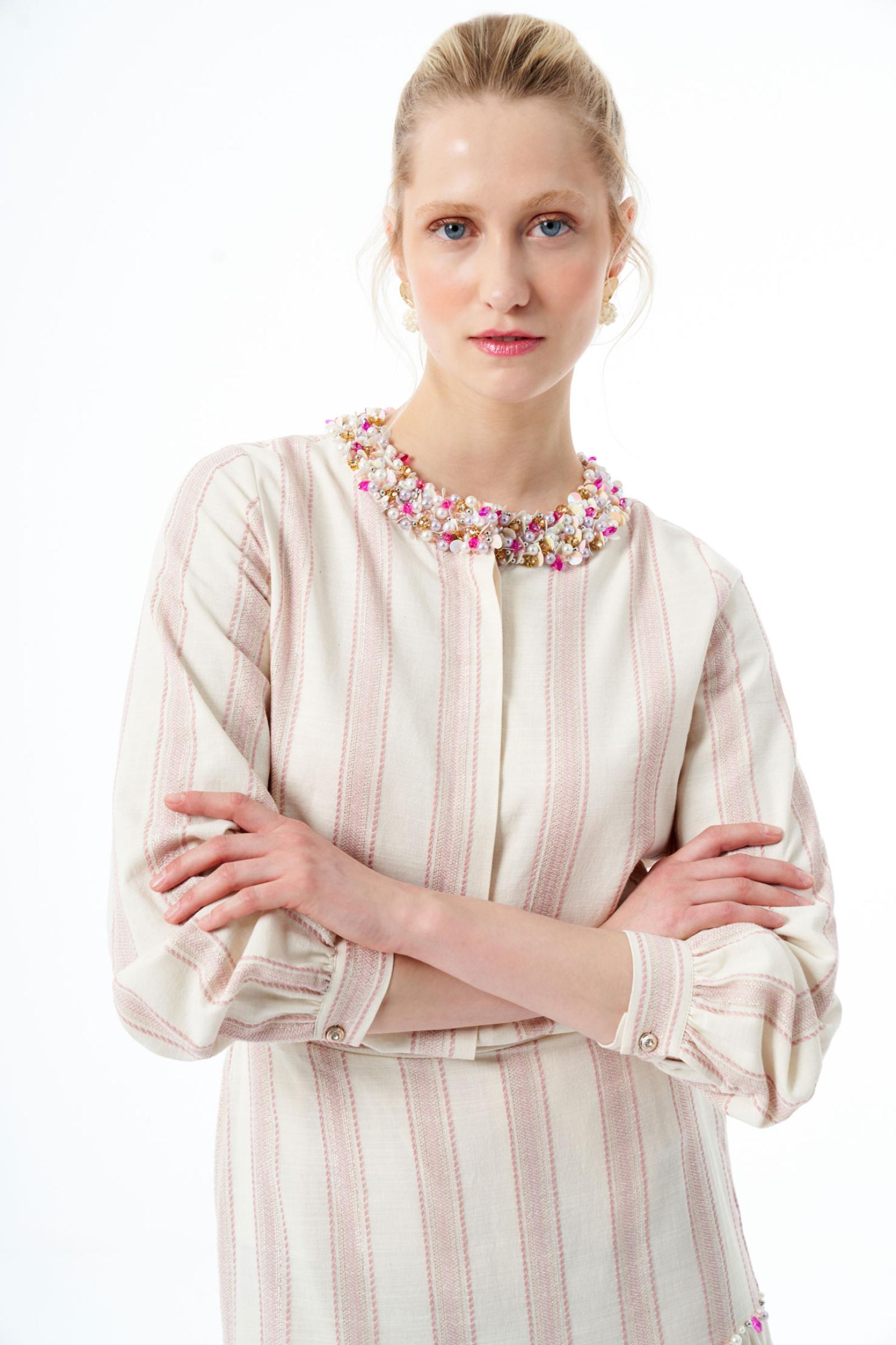 Pul Boncuk İşlemeli Kadın Bluz