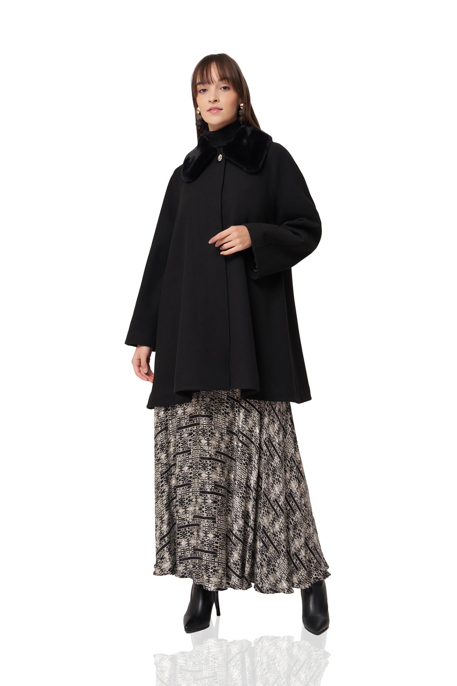 Yakası Kürklü Kaşe Kadın Kaban (SERİ 1.1.2)