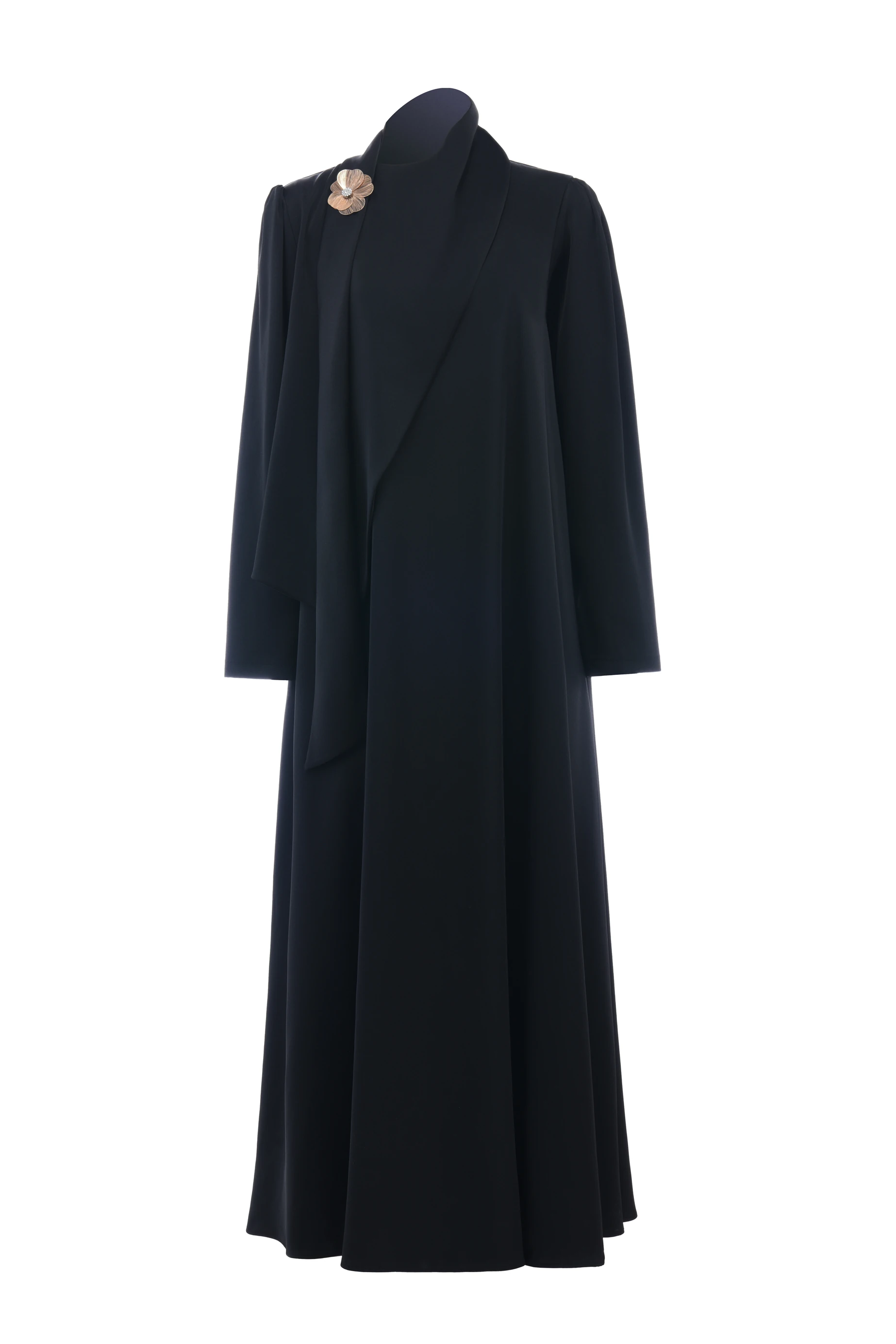 Broşlu Yaka Detaylı Uzun Elbise