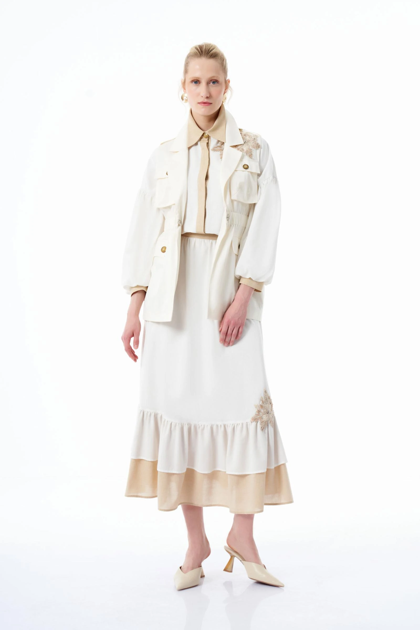 Boncuk İşlemeli Ekru Kadın Yelek