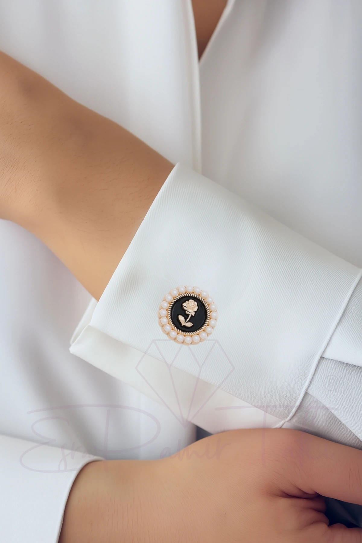 İncili Vintage Düğme Süsü Broş