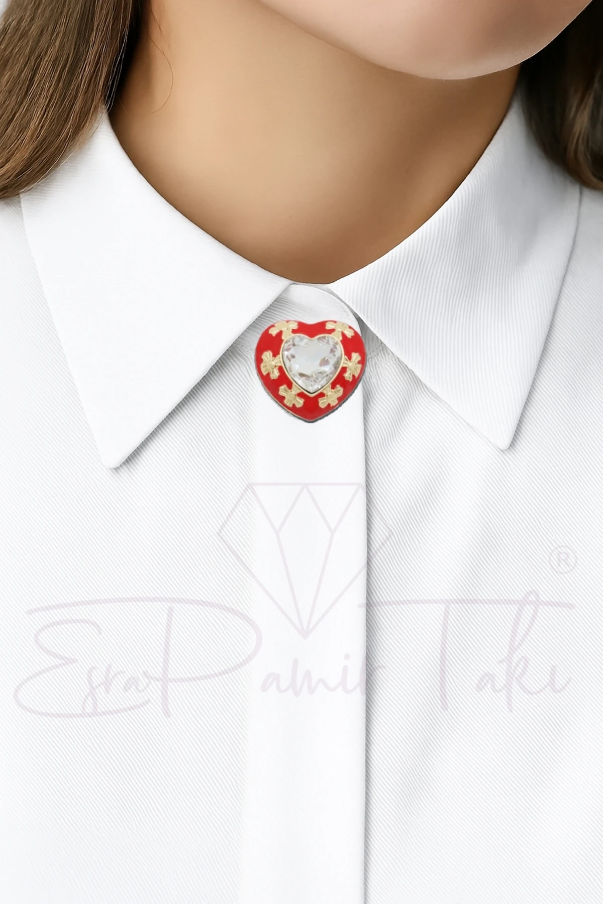Kırmızı Kalp Düğme Süsü Broş