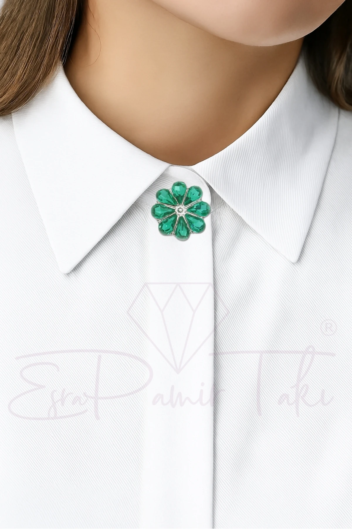 Yeşil Taşlı Düğme Süsü Çiçek Broş