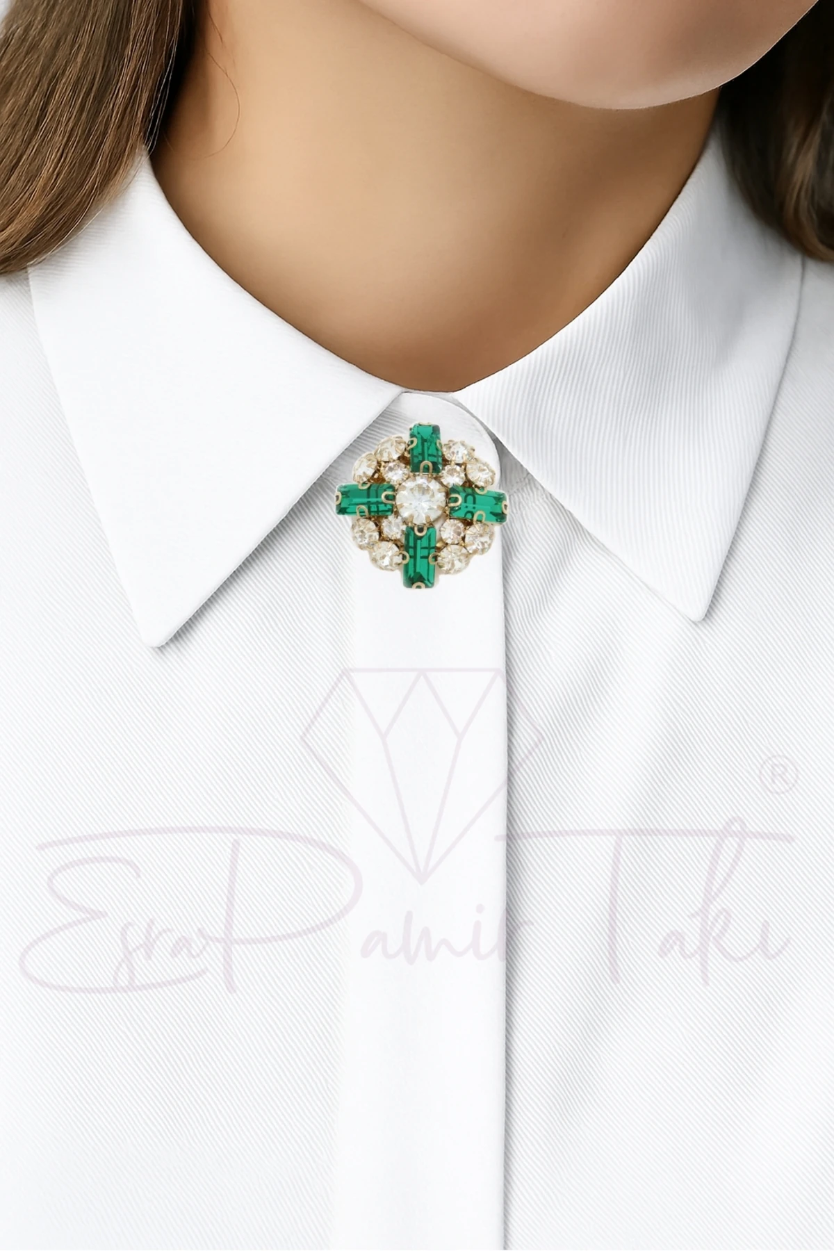 Yeşil Taşlı Düğme Süsü Broş