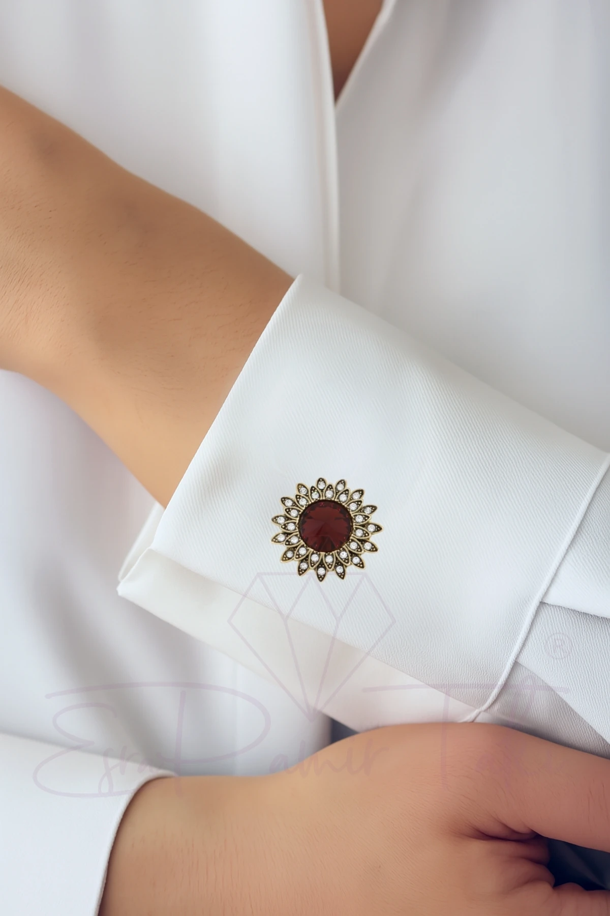 Koyu Yeşil Taşlı Düğme Süsü Broş