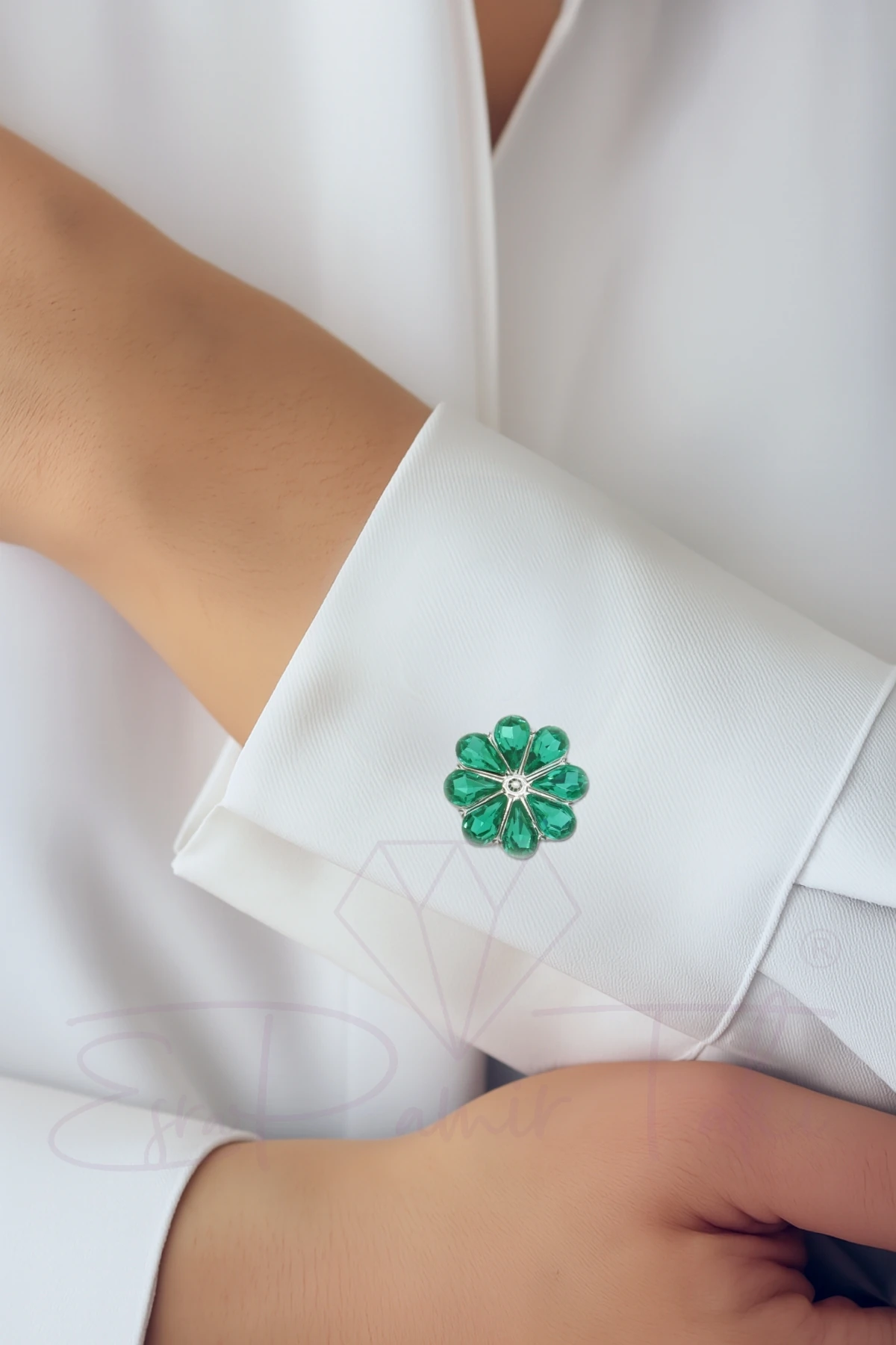 Yeşil Taşlı Düğme Süsü Çiçek Broş