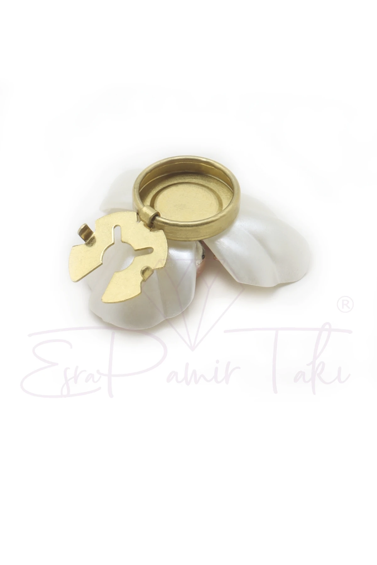 İncili Taşlı Düğme Süsü Broş