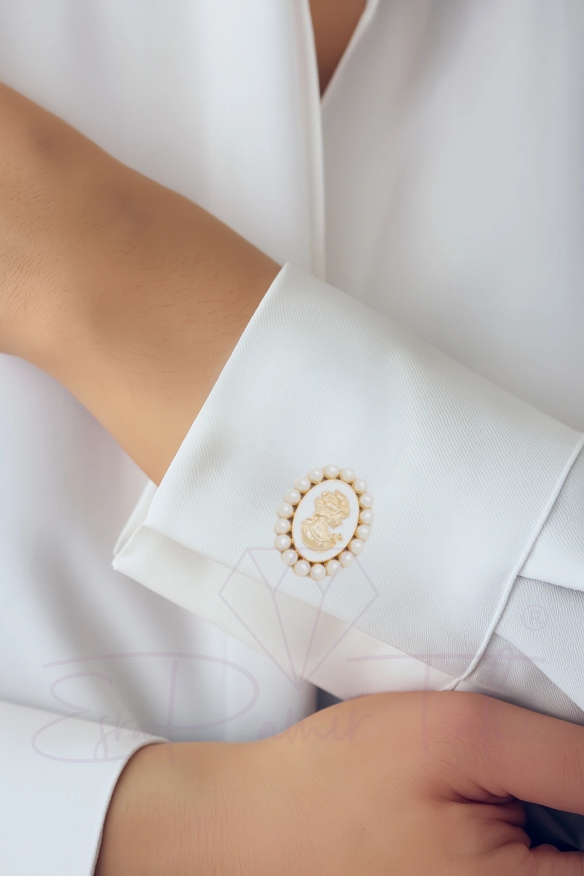 İncili Vintage Düğme Süsü Broş