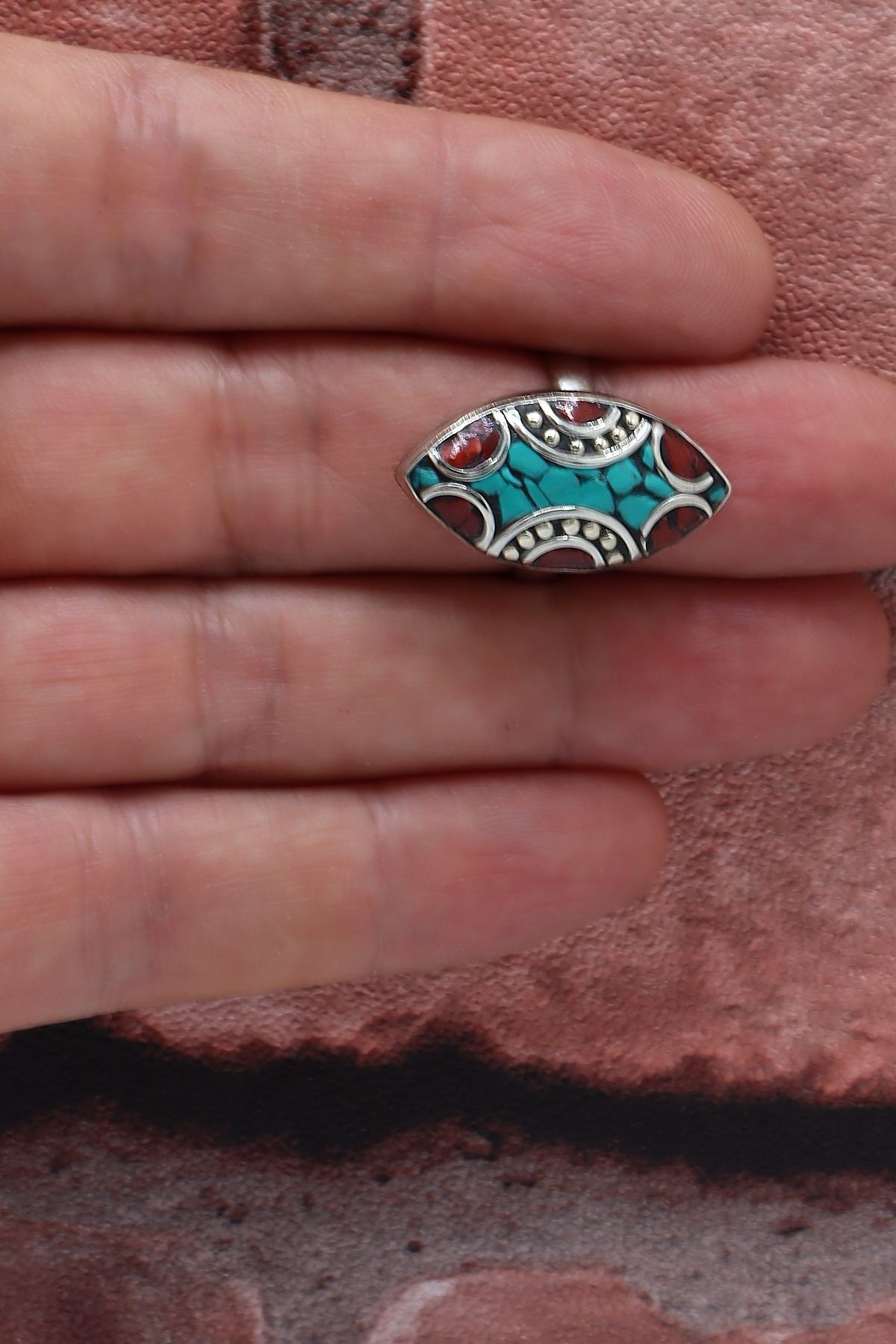 Turkuaz ve Mercan Taşlı Gümüş Renk El Yapımı Otantik Nepal Yüzük