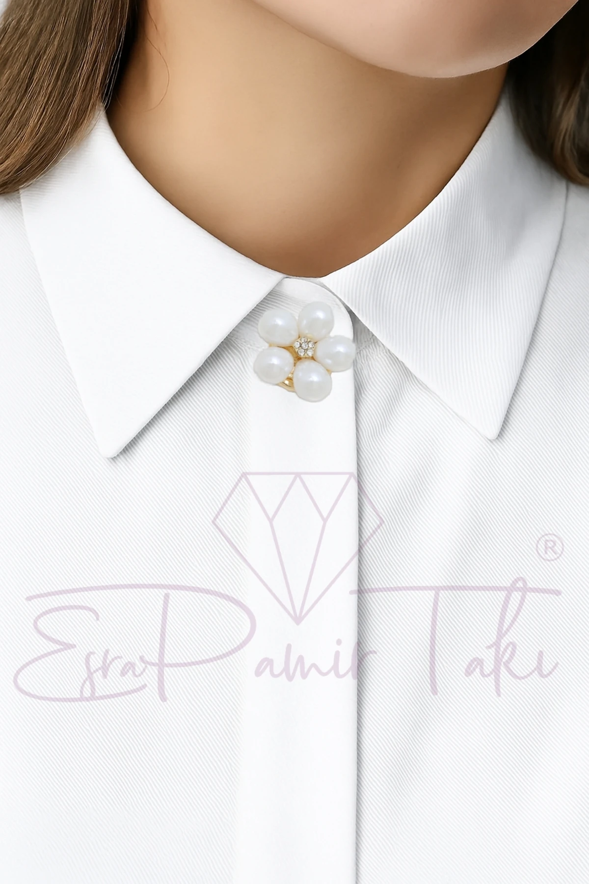 İncili Taşlı Düğme Süsü Broş