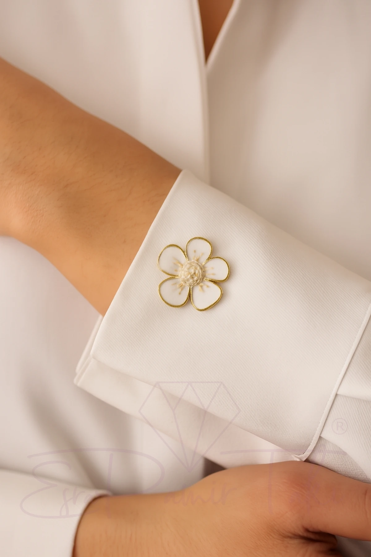 İncili Çiçek Düğme Süsü Broş