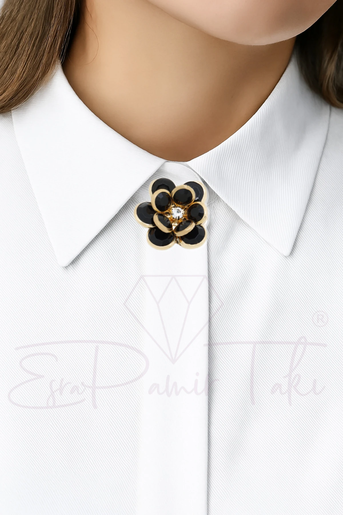 Siyah Yapraklı Çiçek Düğme Süsü Broş