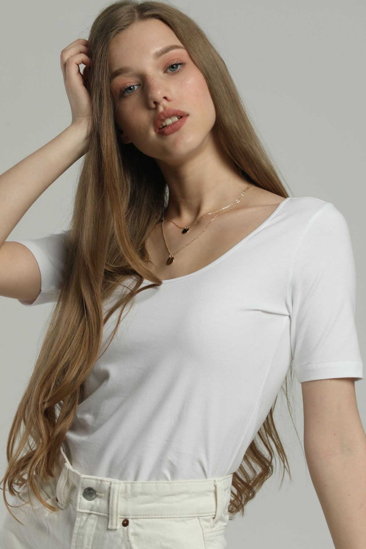 U Yaka Beyaz Slim Fit Base Organik Pamuk T-Shirt