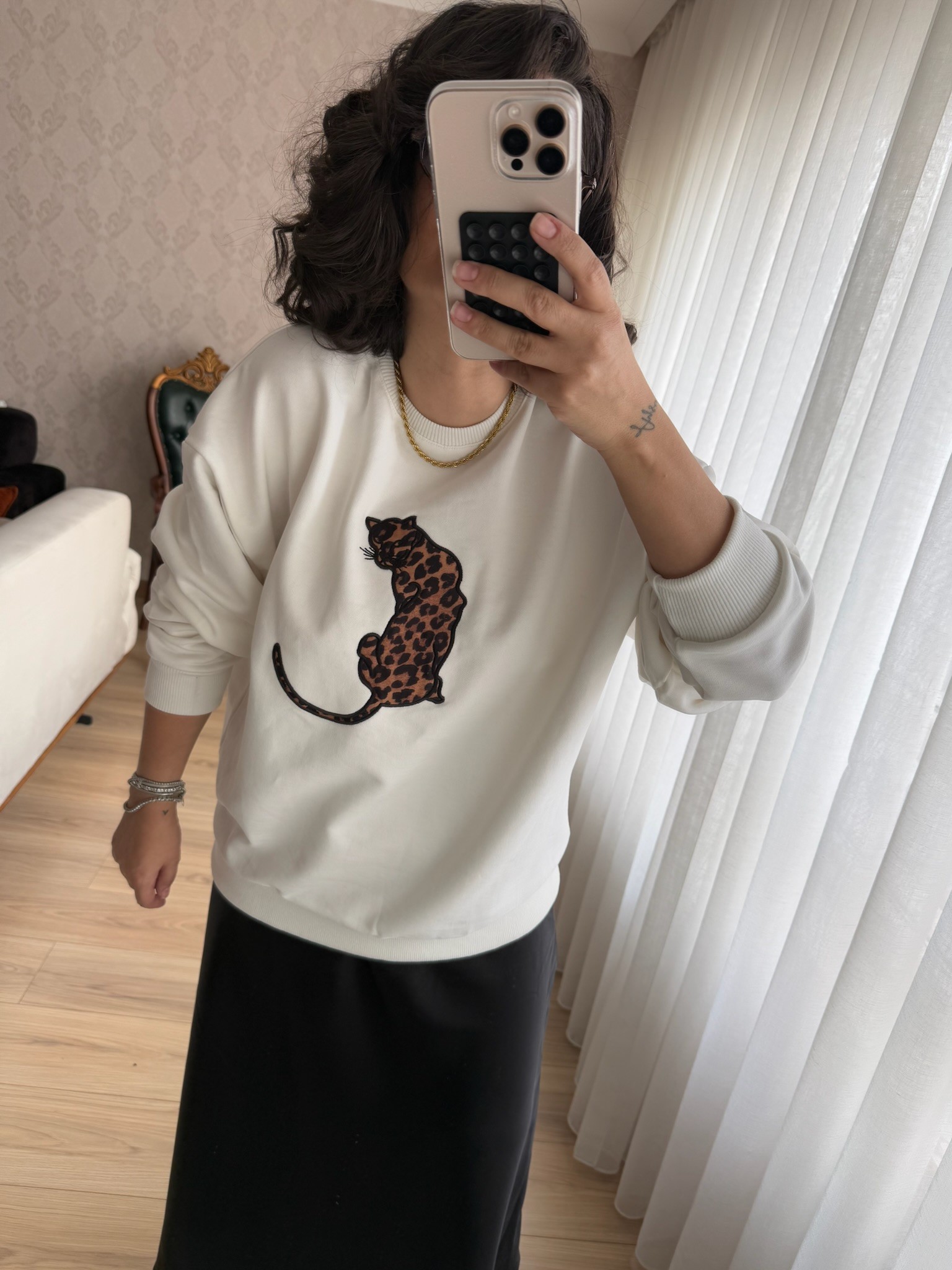 Beyaz Leopar Detaylı Swetshirt