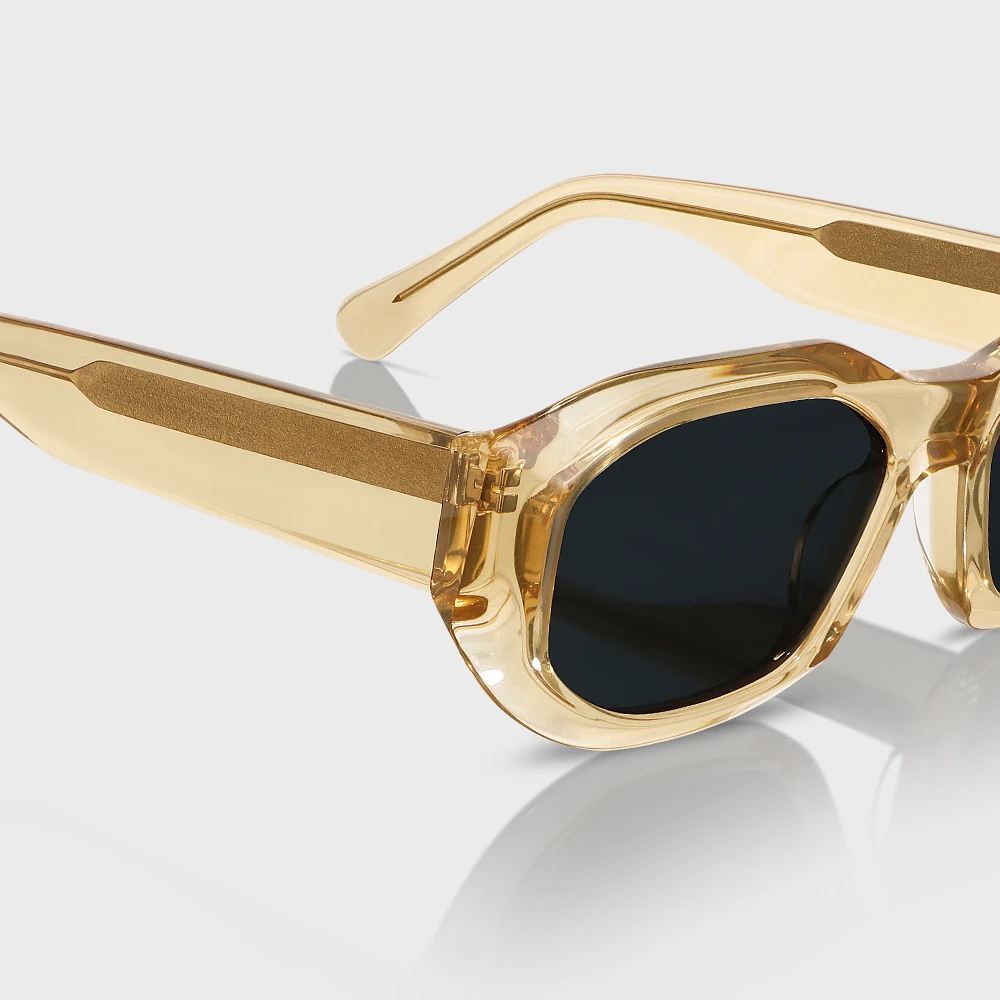 Golden Dusk – Amber Transparan Kalın Çerçeve / Koyu Lens Gözlük